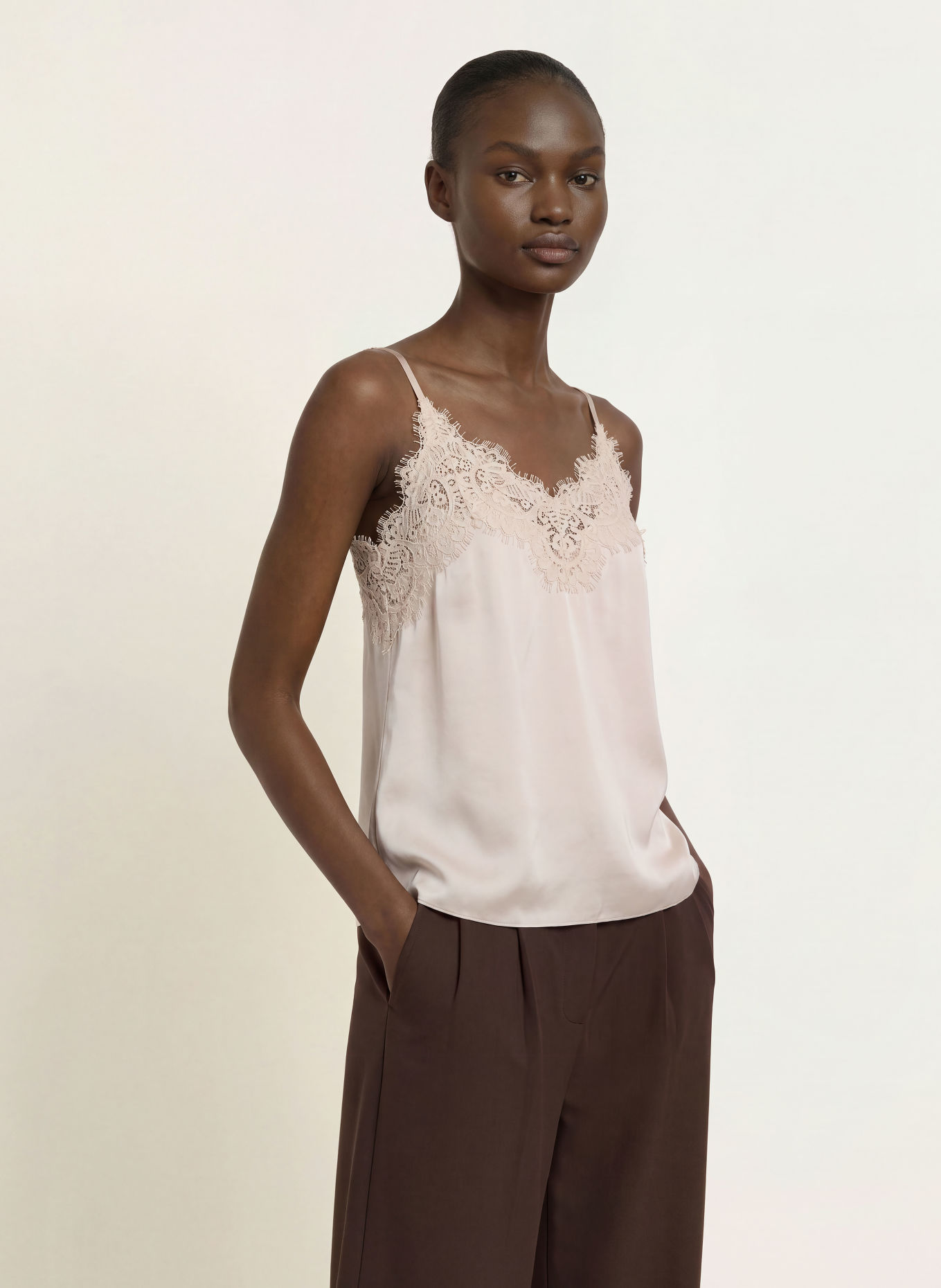 InWear Satijnen top ORAHIW met kant: CRÈME