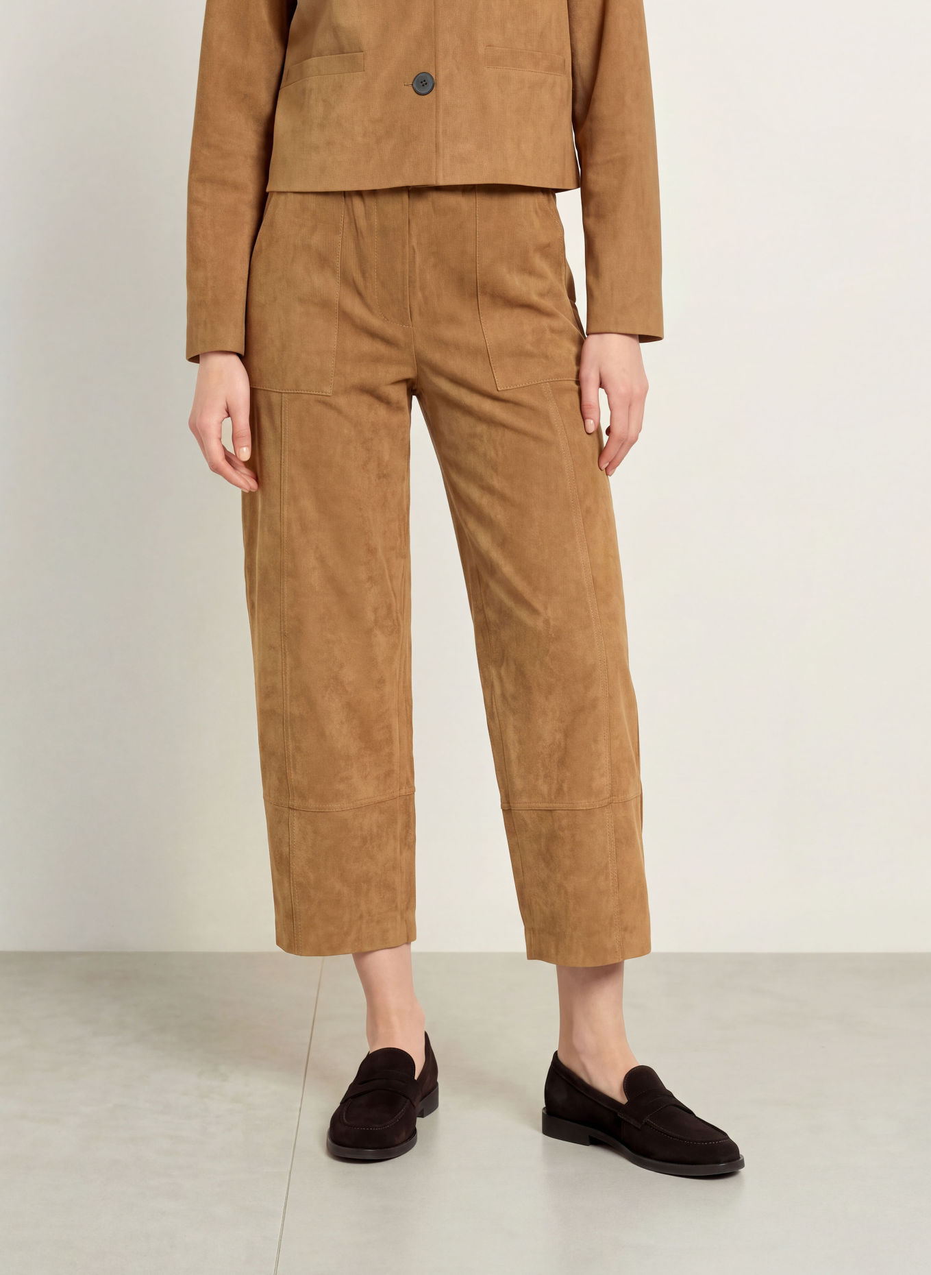 OPUS PANTS Byxor METTA CARGO i läderlook: KONJAK