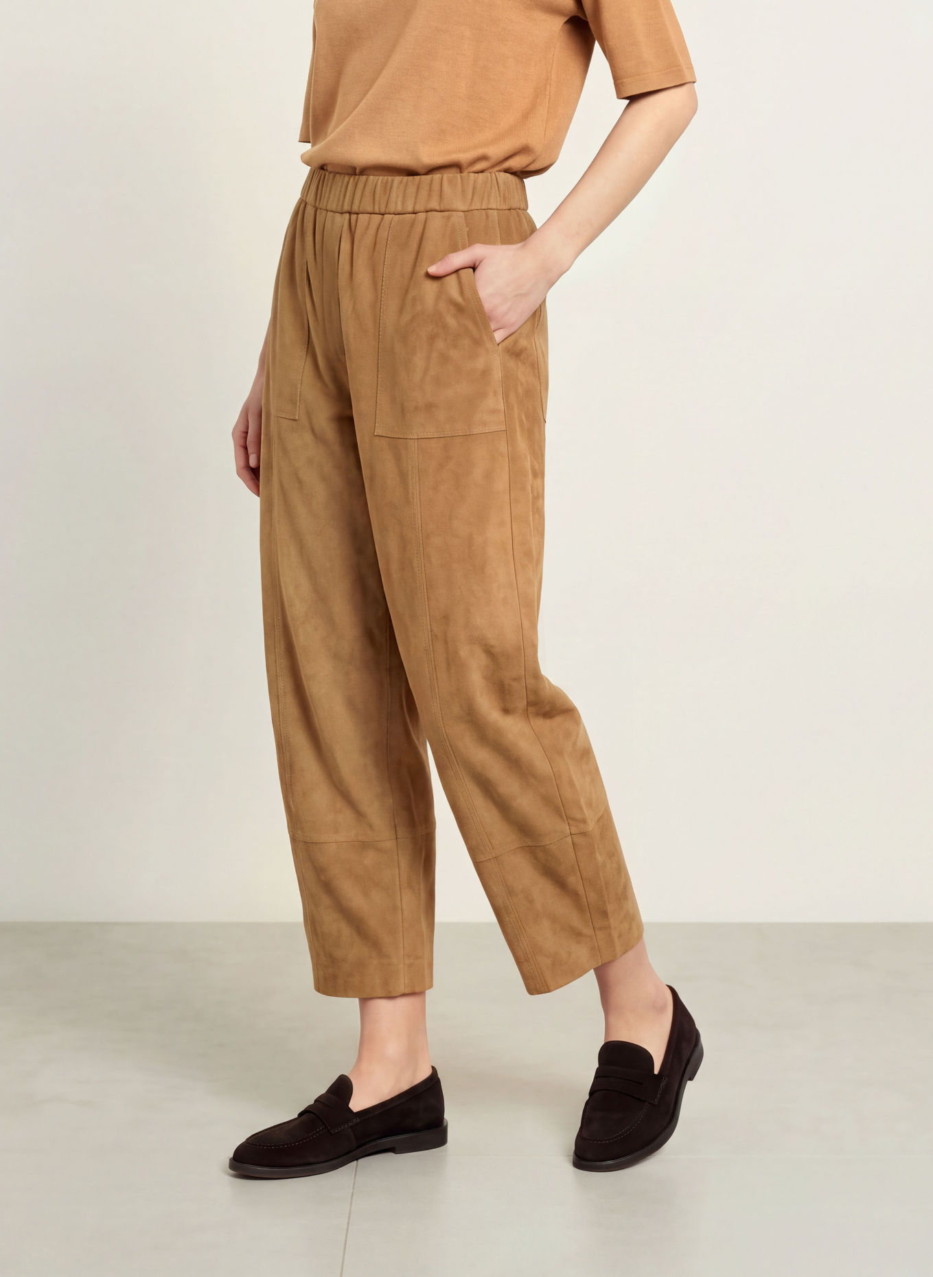 OPUS PANTS Byxor METTA CARGO i läderlook: KONJAK
