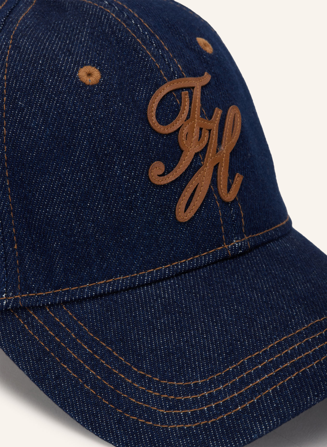 TOMMY HILFIGER Casquette en jean: BLEU FONCÉ / COGNAC