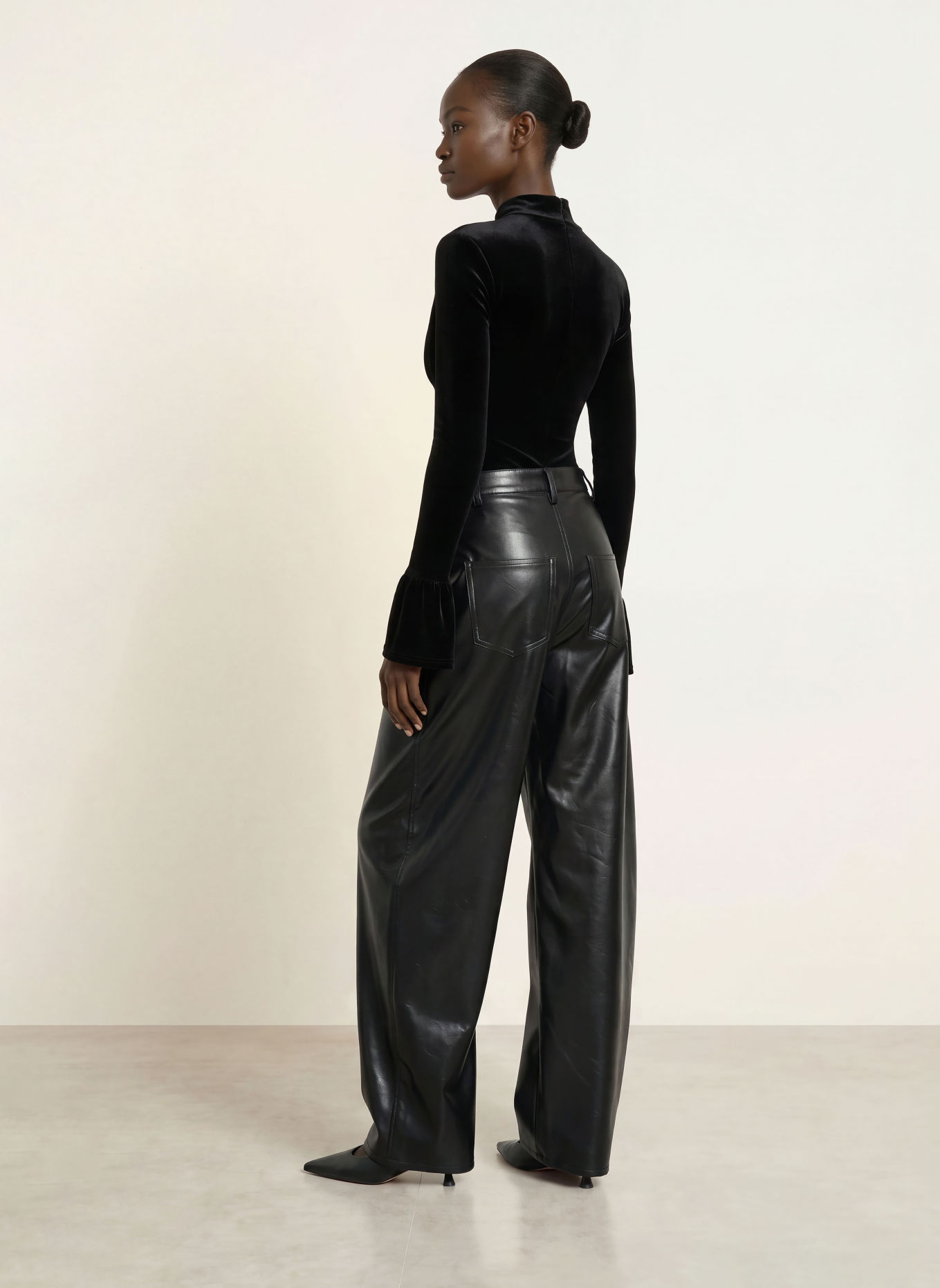 UNDRESS CODE Stringbody NOIR WHISPER met uitsnijding: ZWART