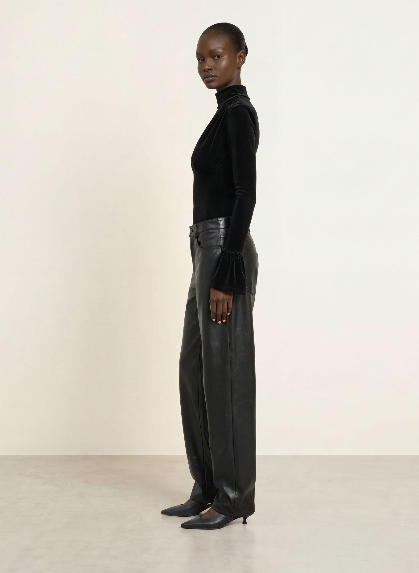 UNDRESS CODE Stringbody NOIR WHISPER met uitsnijding: ZWART