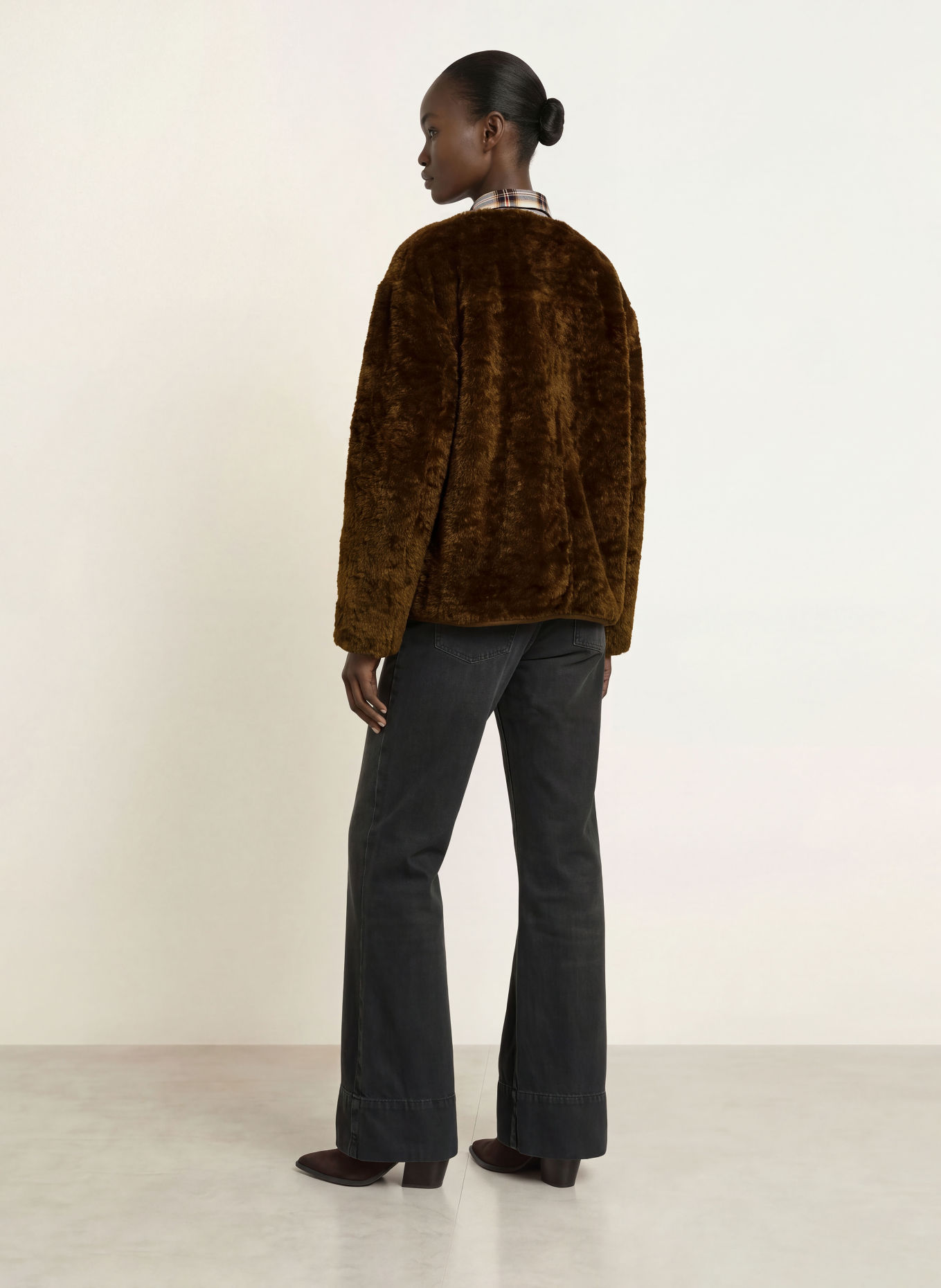 BOSS Kunstbontjas CODY: MARRON FONCÉ