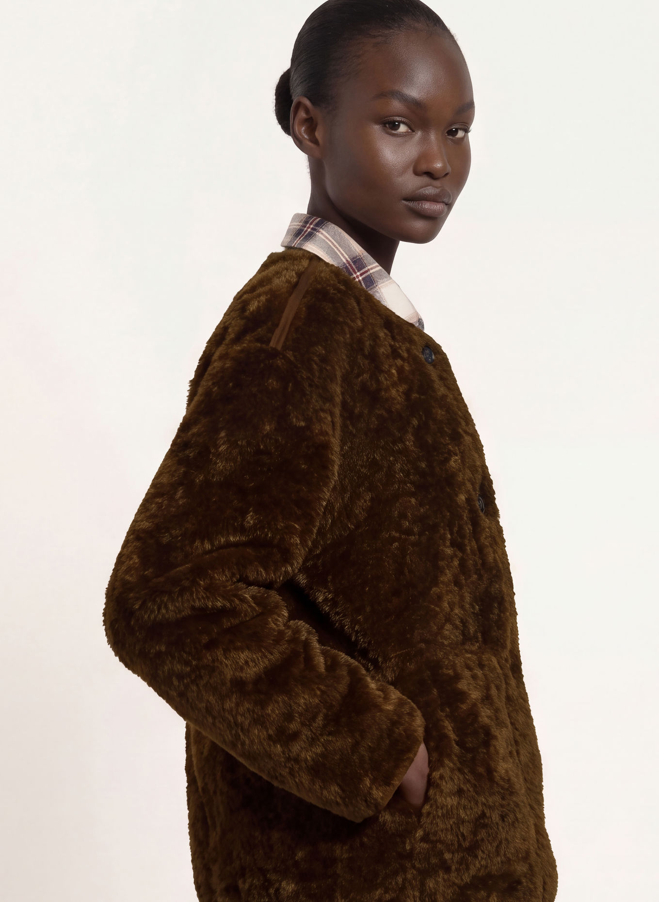 BOSS Kunstbontjas CODY: MARRON FONCÉ