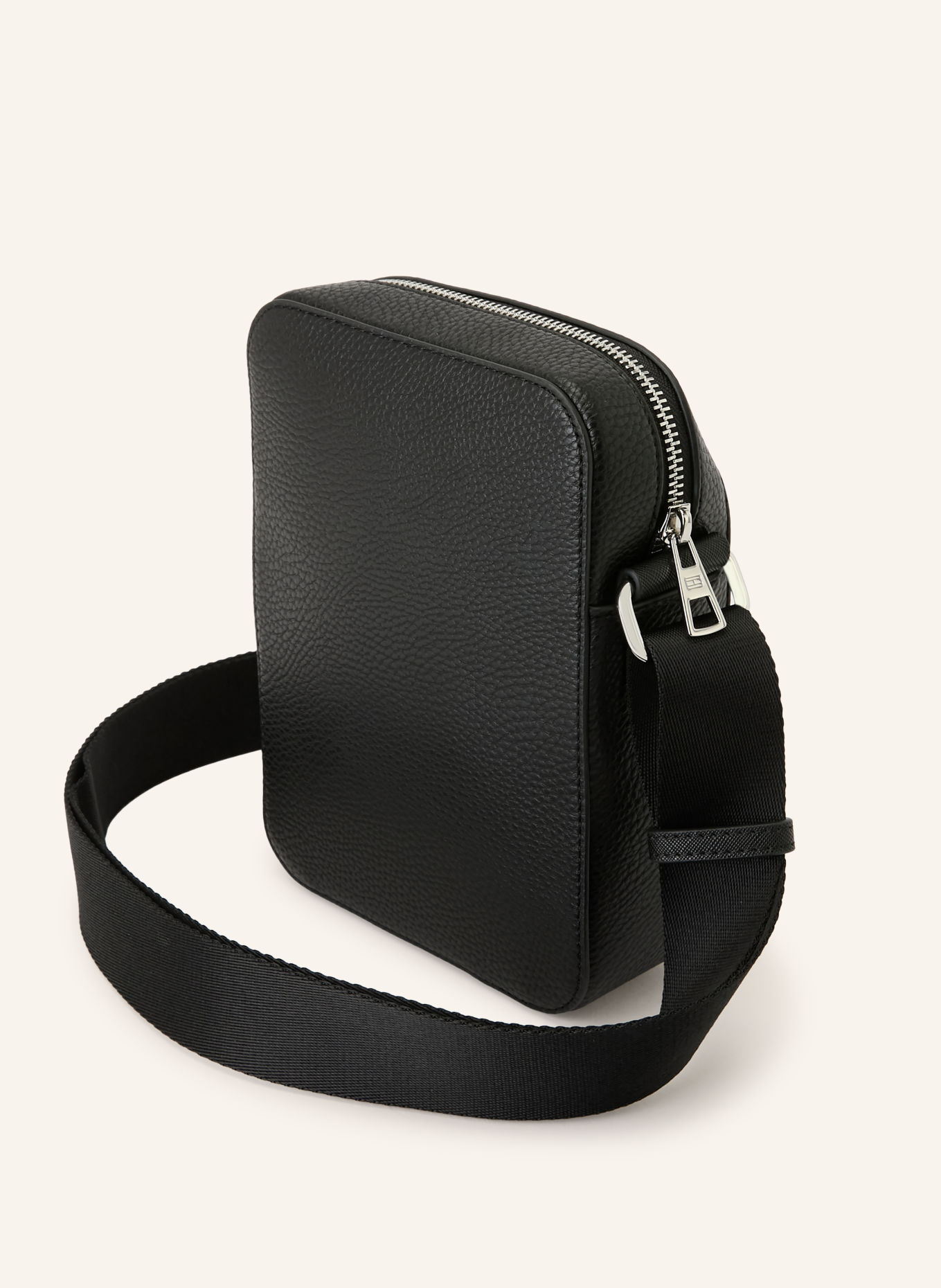 TOMMY HILFIGER Crossbody bag: BLACK / SILVER
