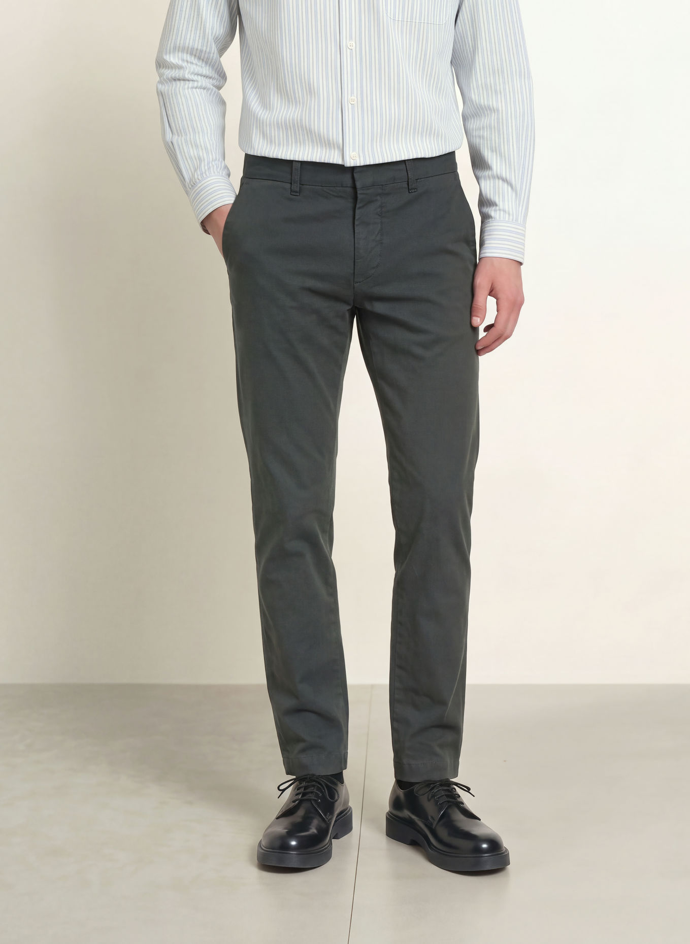 NN.07 Chino TATE coupe extra slim: GRIS FONCÉ