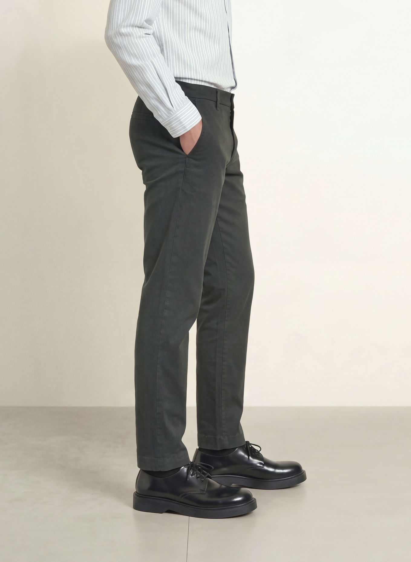 NN.07 Chino TATE coupe extra slim: GRIS FONCÉ