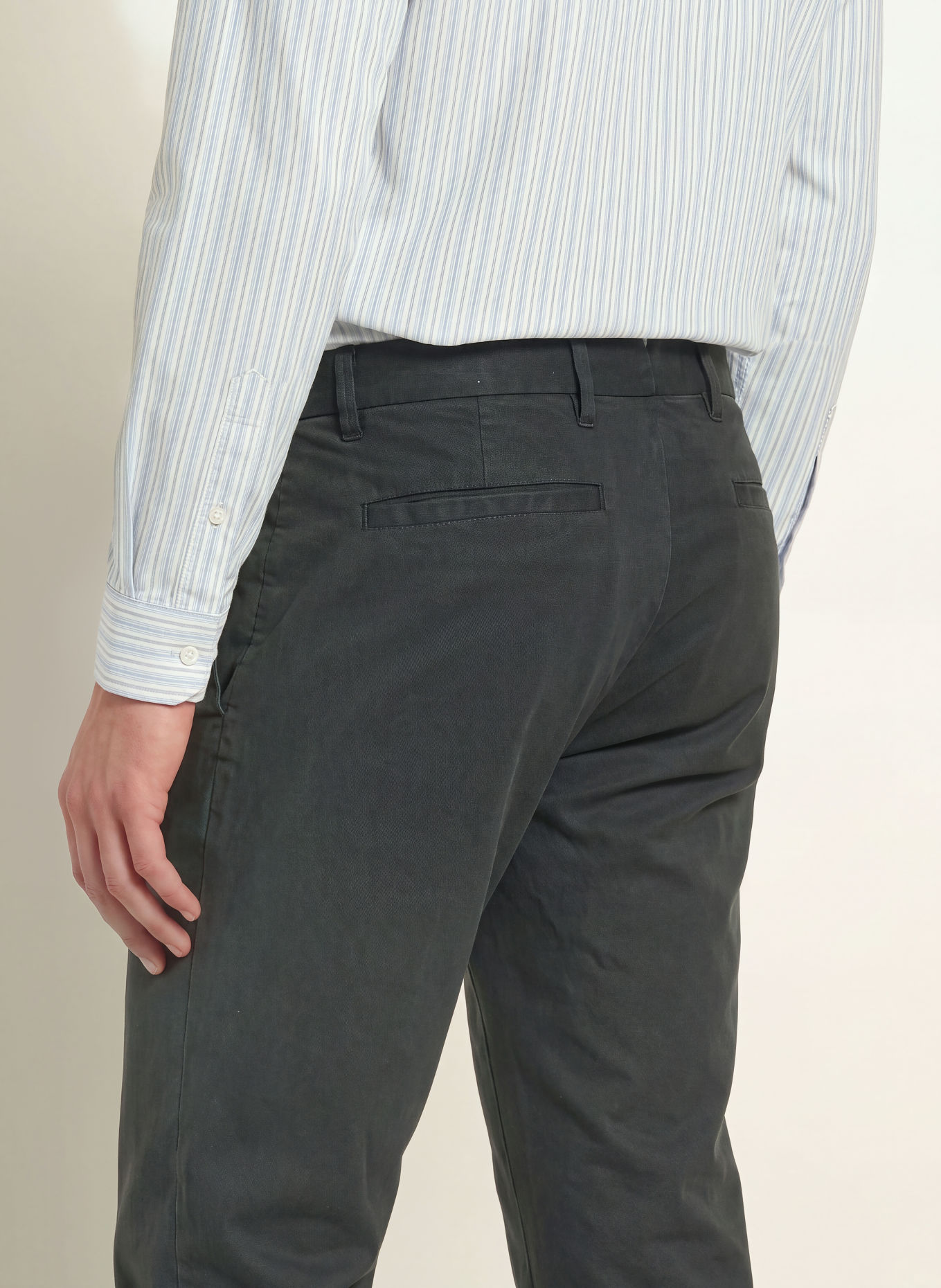 NN.07 Chino TATE coupe extra slim: GRIS FONCÉ