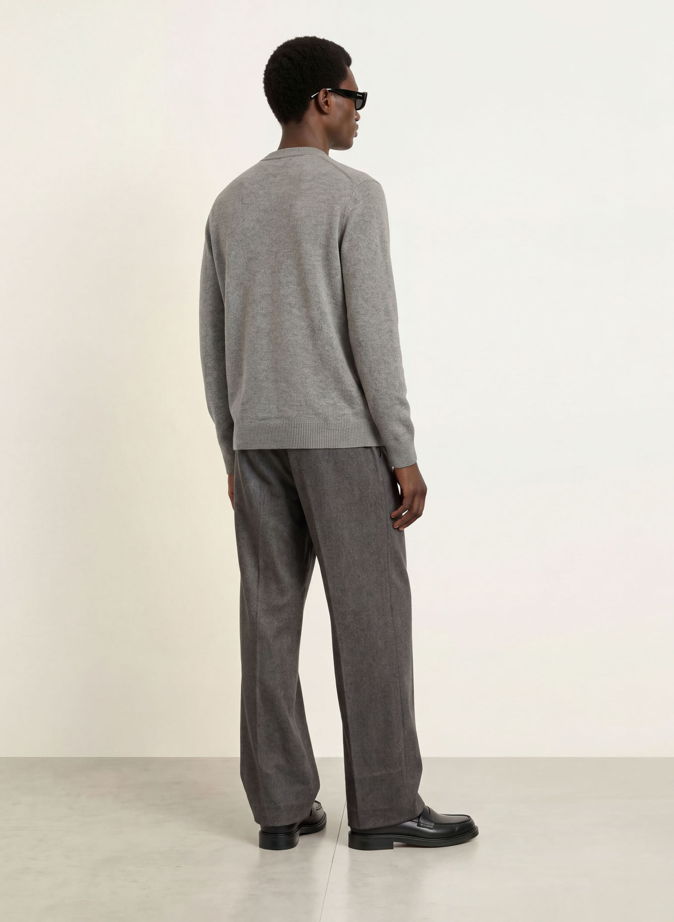 NN.07 Pull RAZ: GRIS