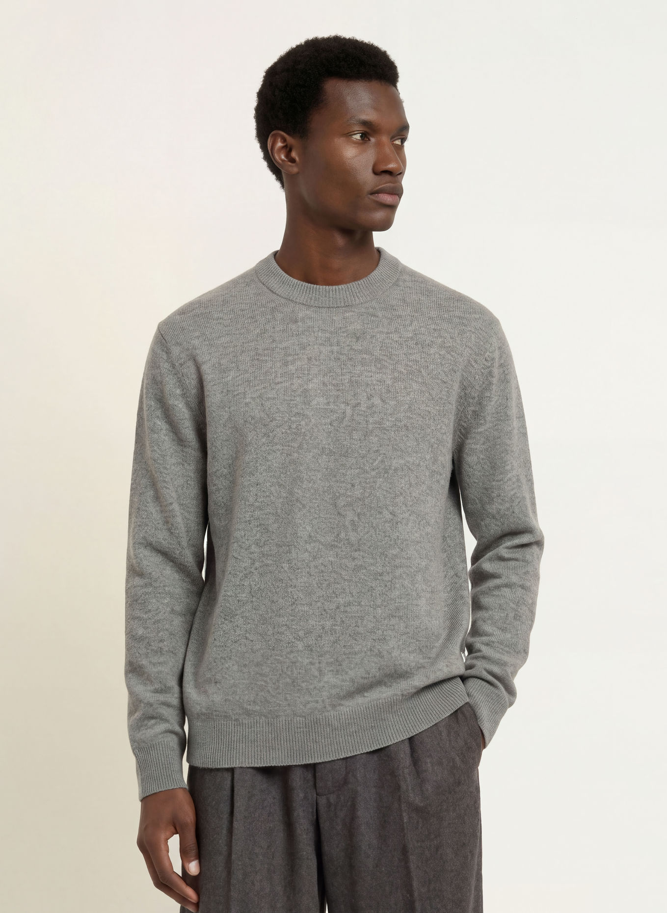 NN.07 Pull RAZ: GRIS