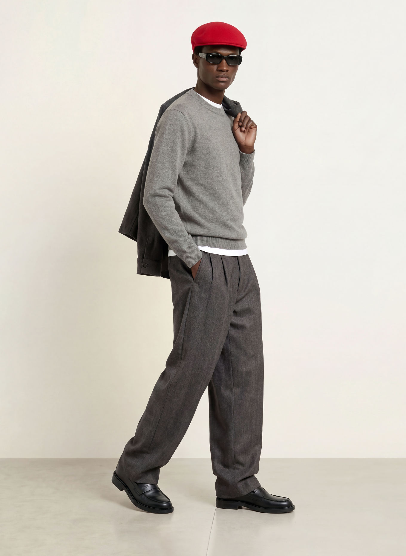 NN.07 Pull RAZ: GRIS