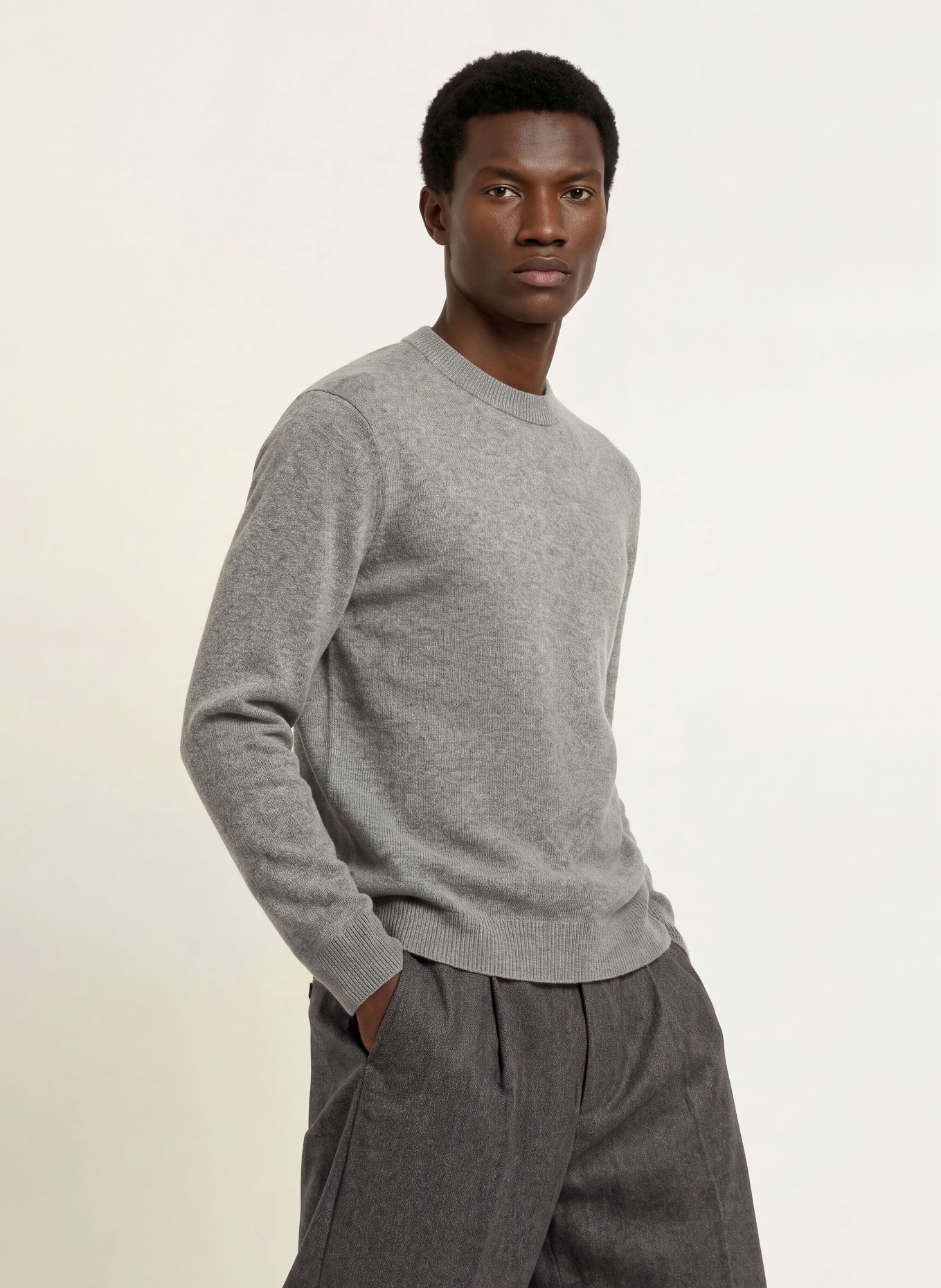 NN.07 Pull RAZ: GRIS