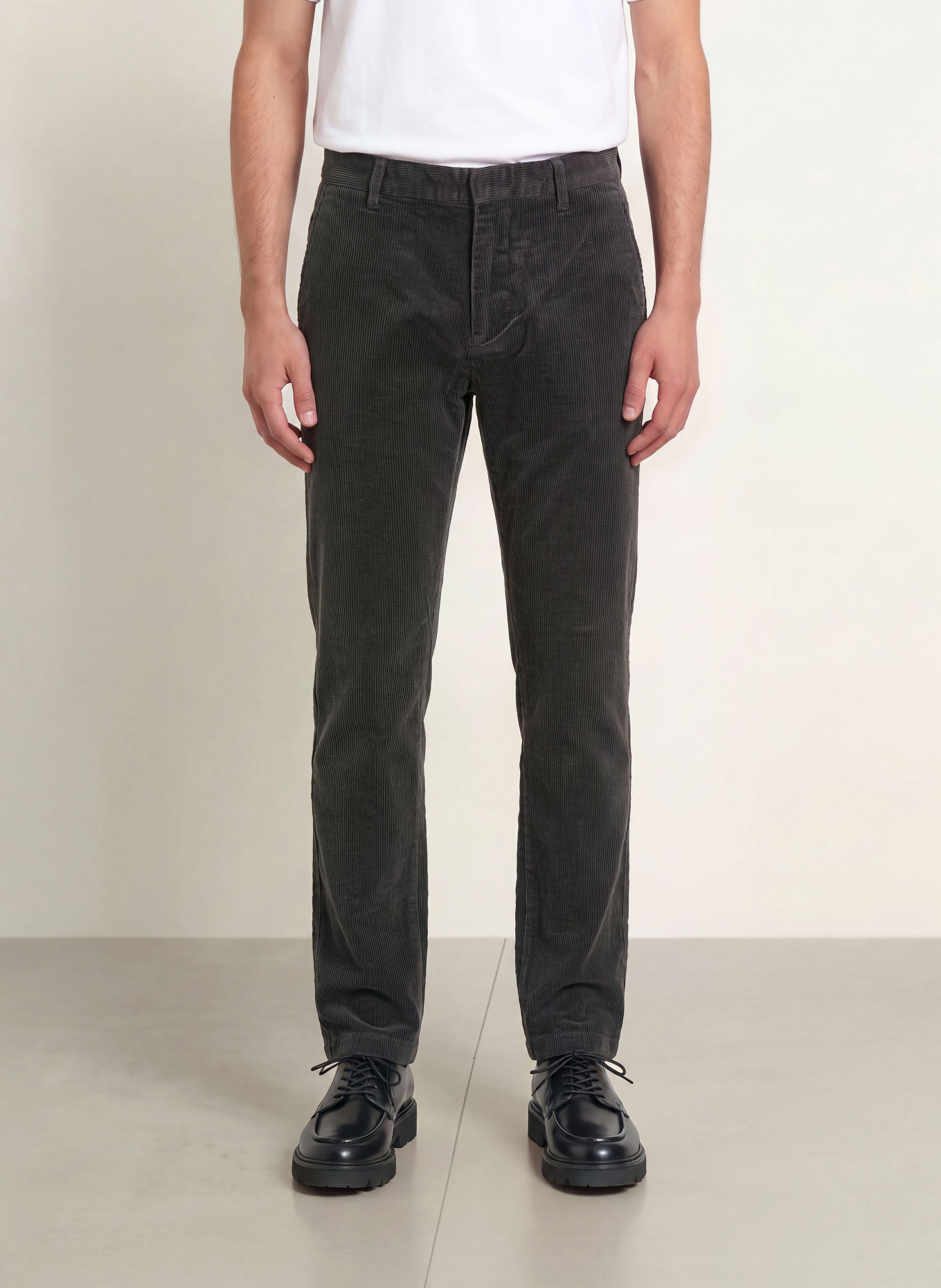 NN.07 Pantalon en velours côtelé TATE coupe slim: GRIS FONCÉ