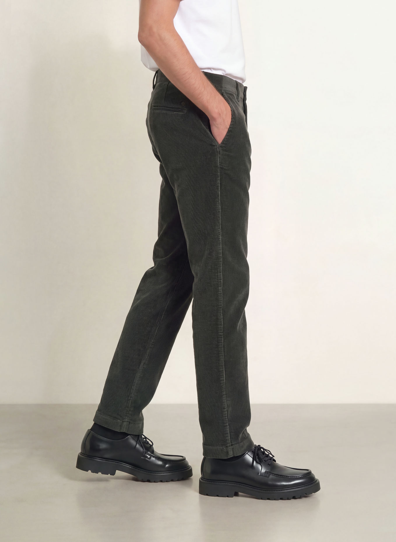 NN.07 Pantalon en velours côtelé TATE coupe slim: GRIS FONCÉ