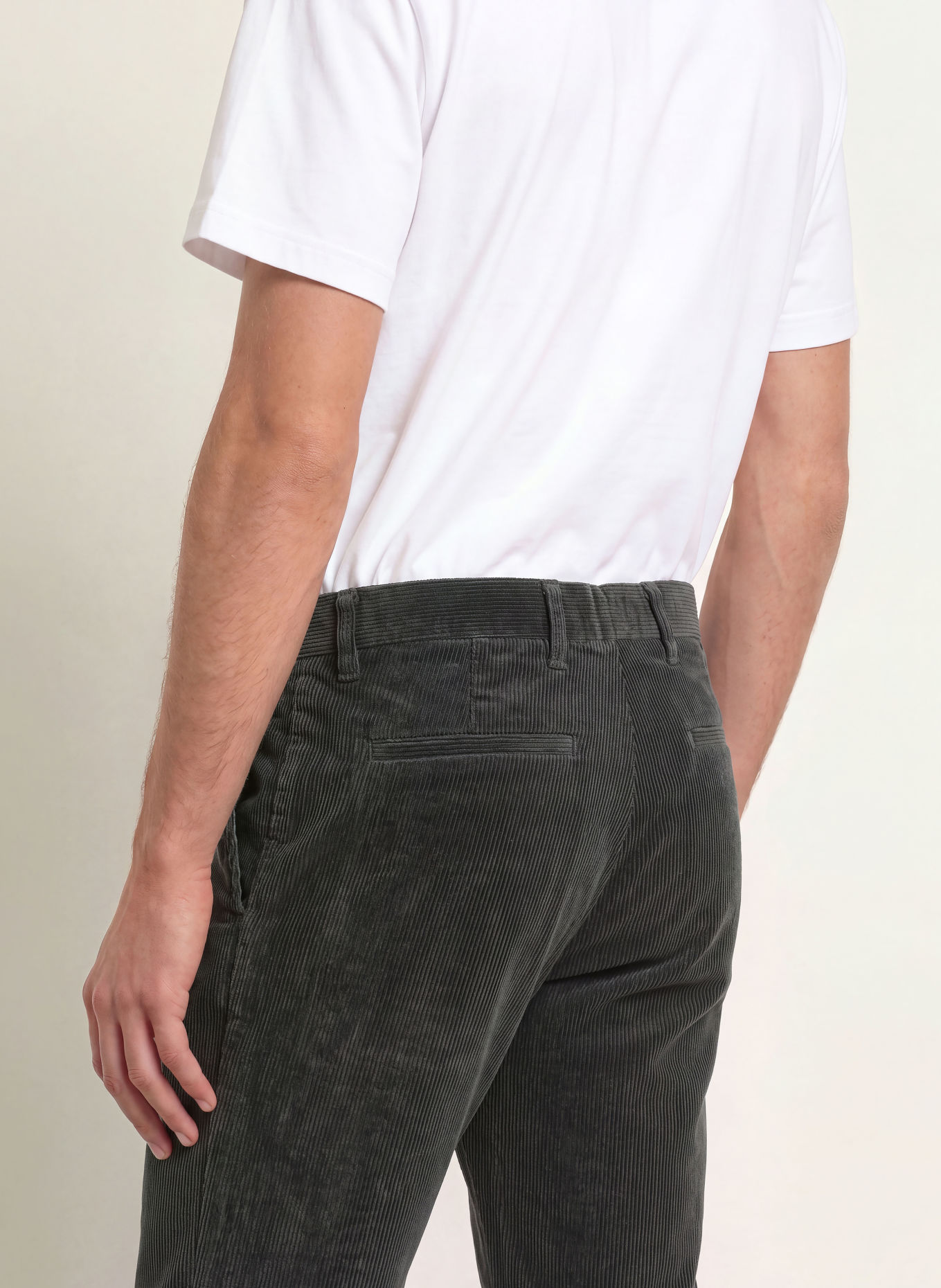 NN.07 Pantalon en velours côtelé TATE coupe slim: GRIS FONCÉ