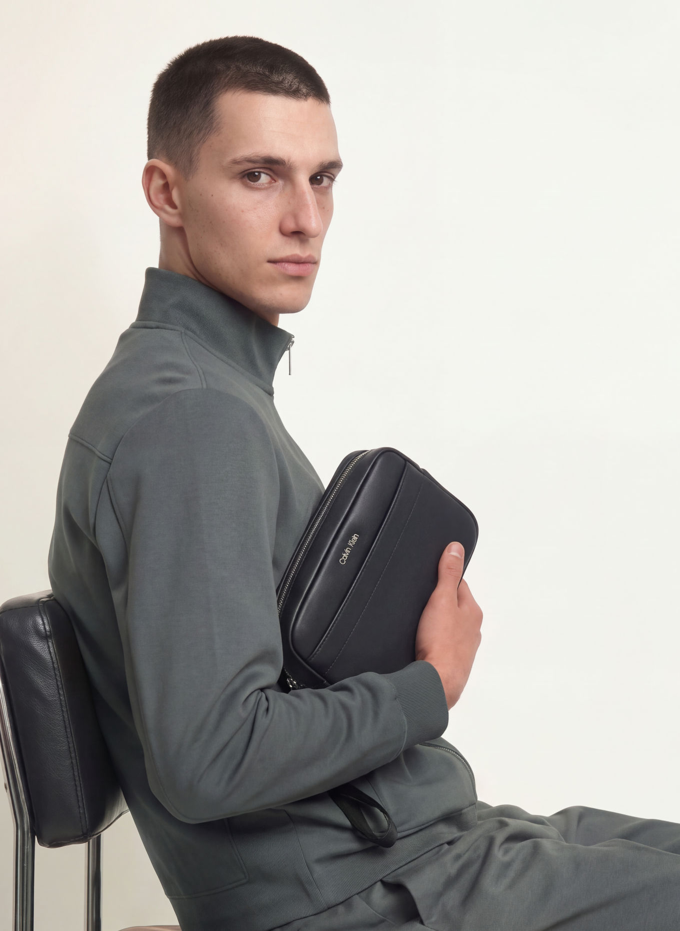 Calvin Klein Pouch: BLACK / SILVER