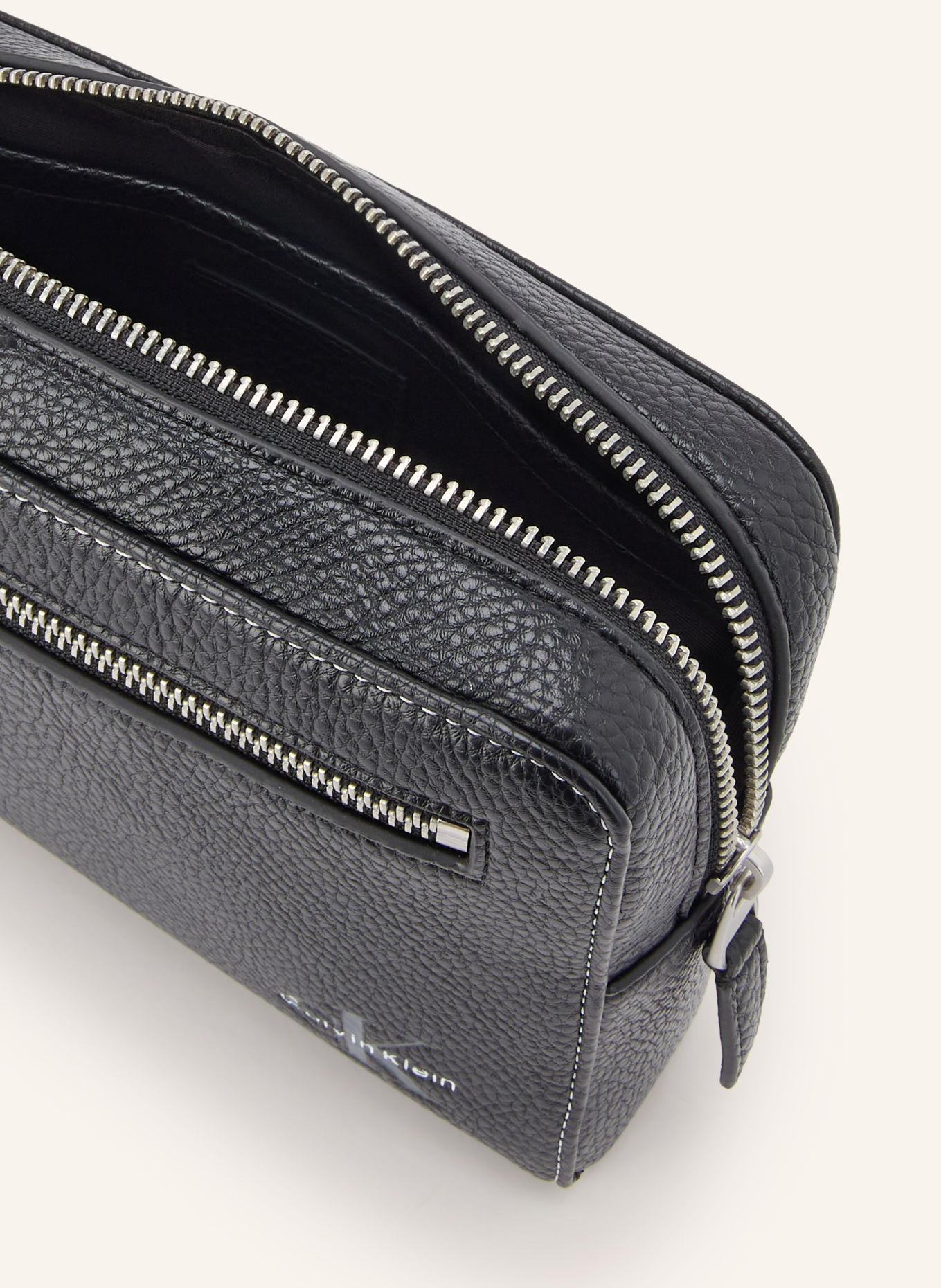 Calvin Klein Pouch: BLACK / SILVER