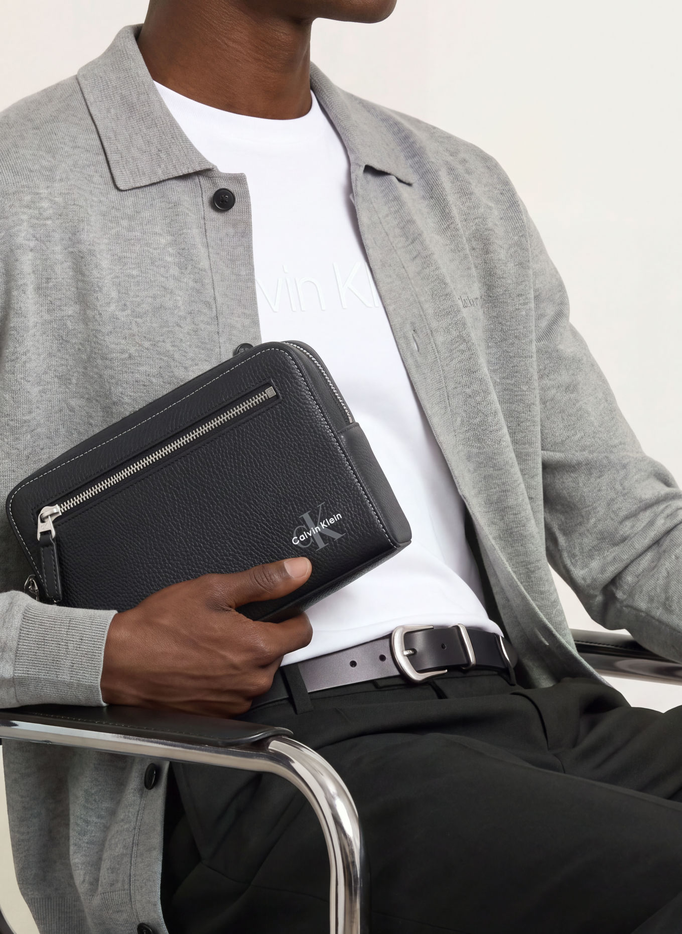 Calvin Klein Pouch: BLACK / SILVER