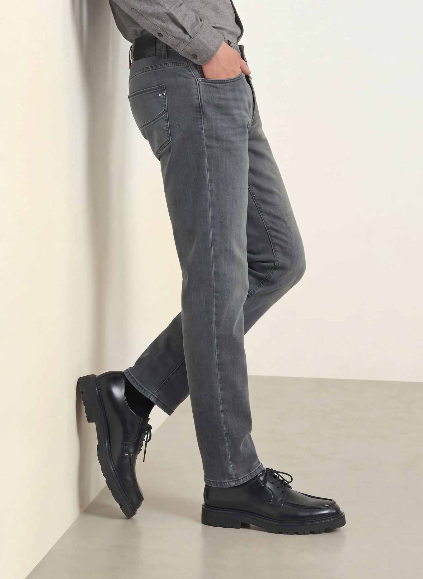 BRAX CADIZ Straight Fit Jeans: 05 GREY USED
