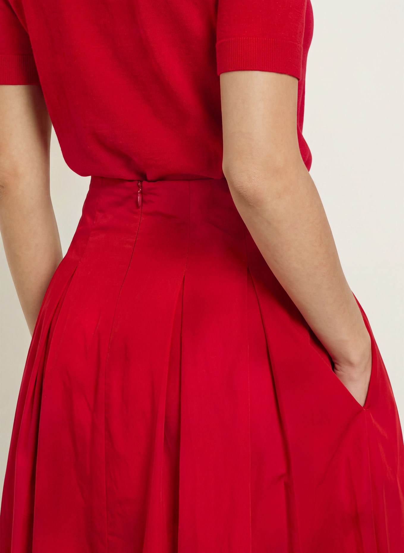 RIANI Plooirok: ROOD