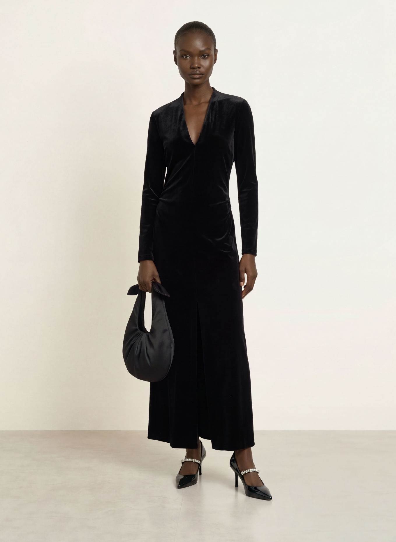 RIANI Abendkleid aus Samt: SCHWARZ