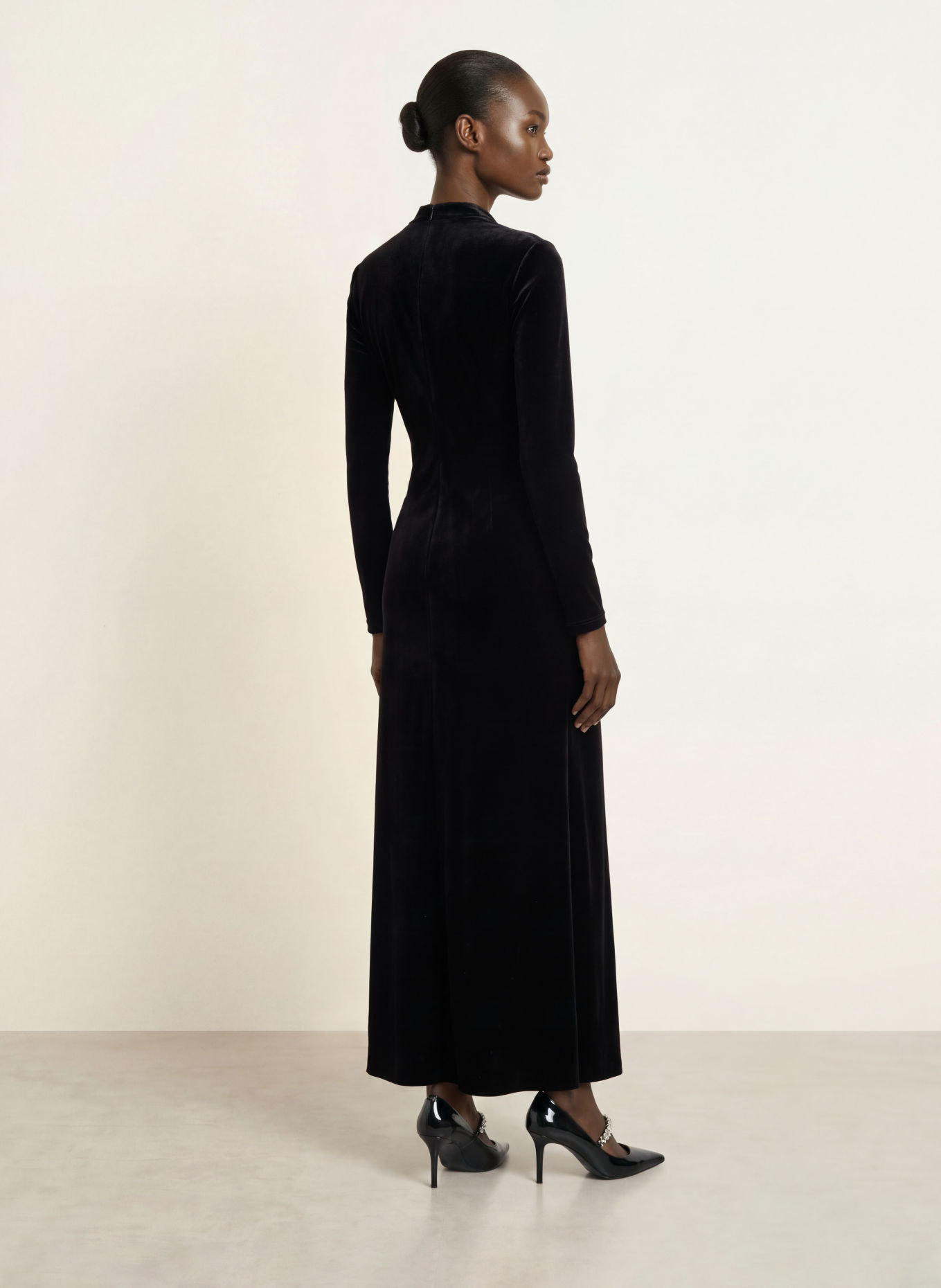 RIANI Abendkleid aus Samt: SCHWARZ