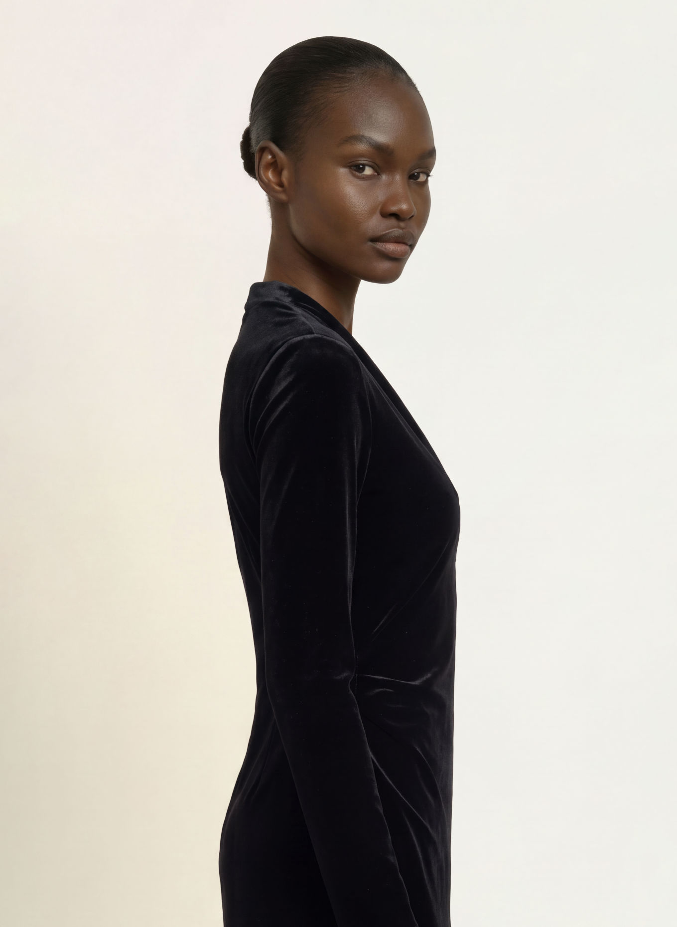 RIANI Abendkleid aus Samt: SCHWARZ
