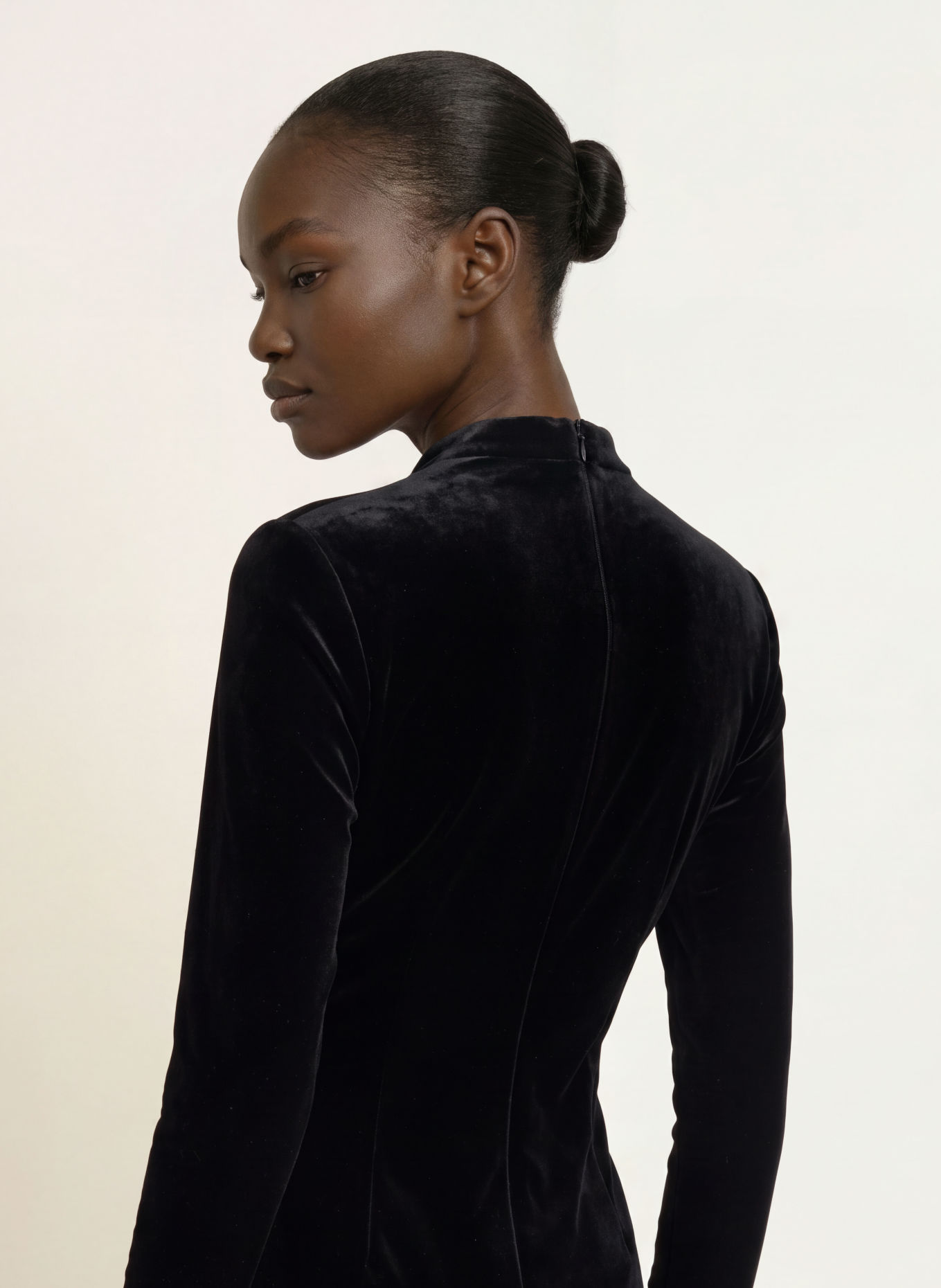 RIANI Abendkleid aus Samt: SCHWARZ