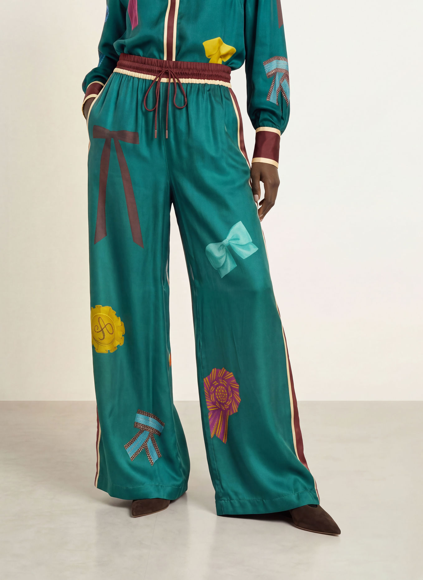 ALÉMAIS Pantalon en soie ROSETTE: BLEU PÉTROLE / MARRON / JAUNE CLAIR