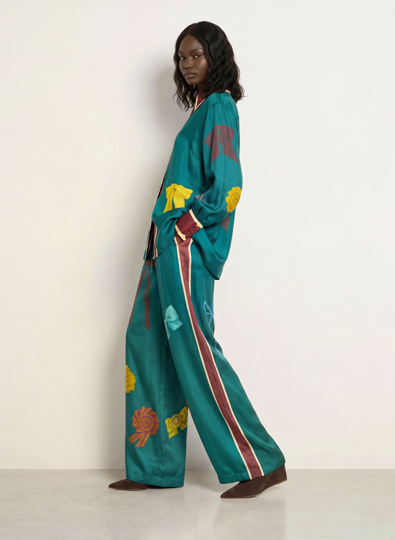ALÉMAIS Pantalon en soie ROSETTE: BLEU PÉTROLE / MARRON / JAUNE CLAIR