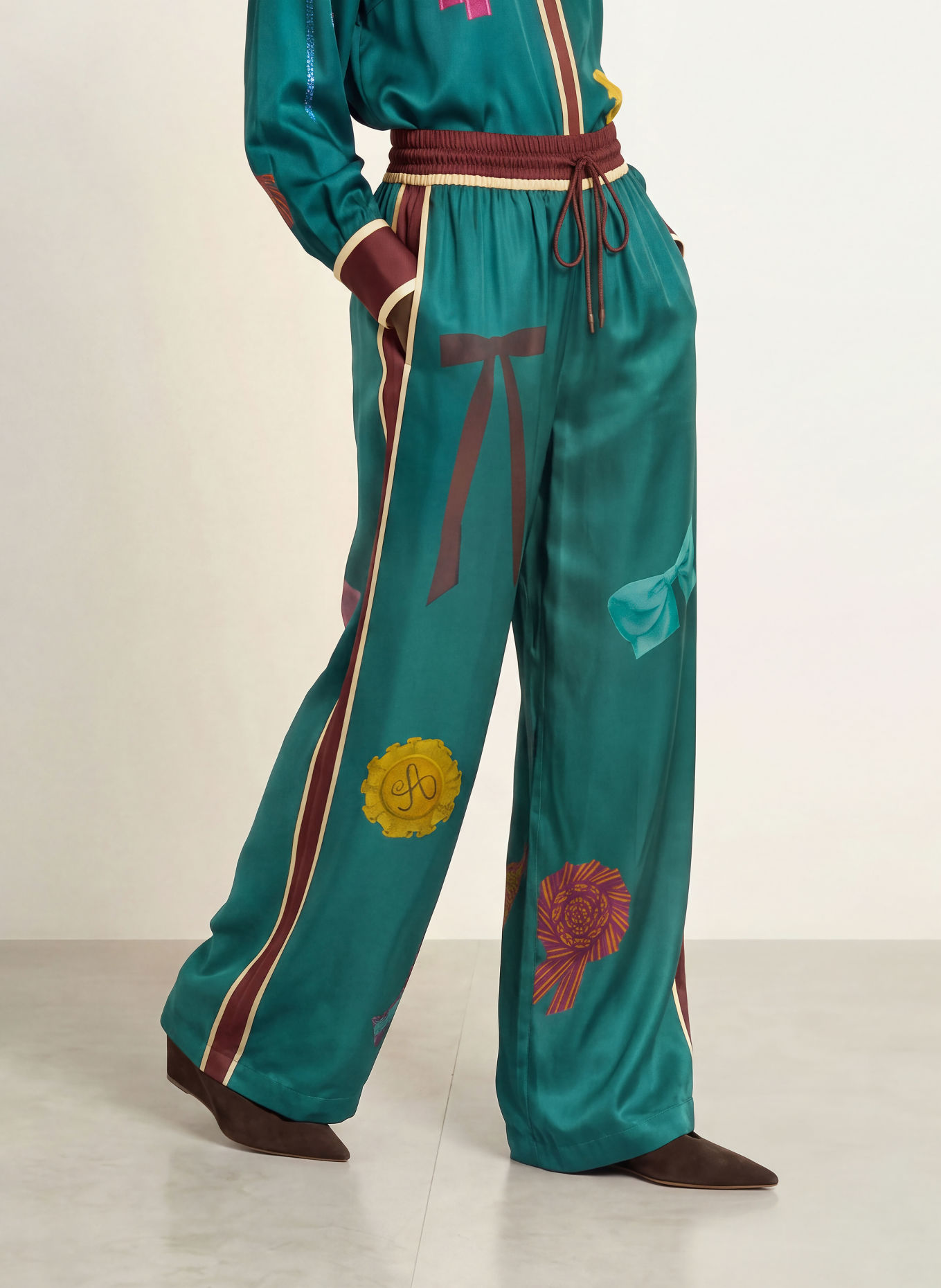 ALÉMAIS Pantalon en soie ROSETTE: BLEU PÉTROLE / MARRON / JAUNE CLAIR