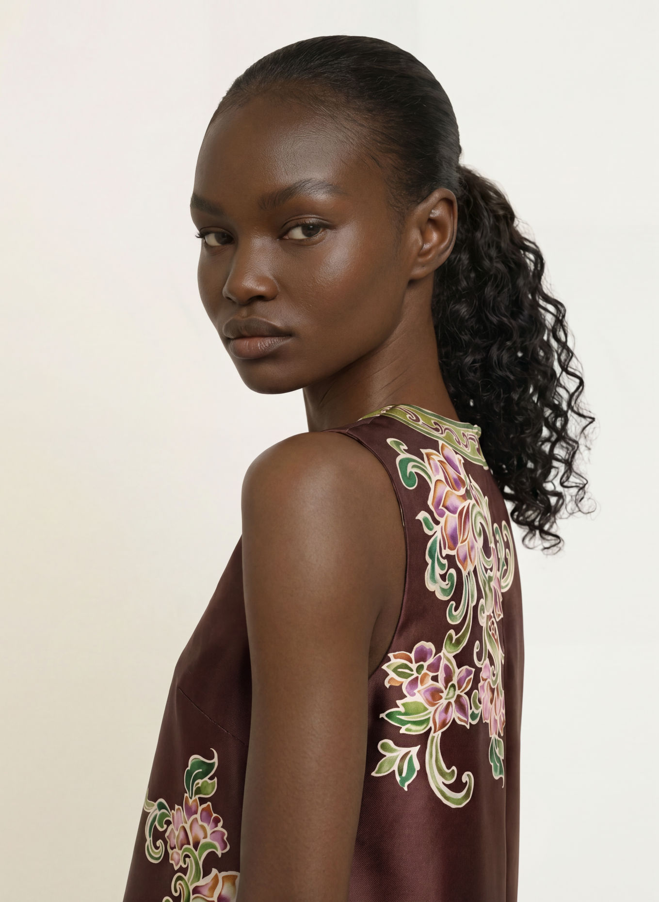 ALÉMAIS Cocktailjurk JOSIE: MARRON FONCÉ / ORANJE / GROEN