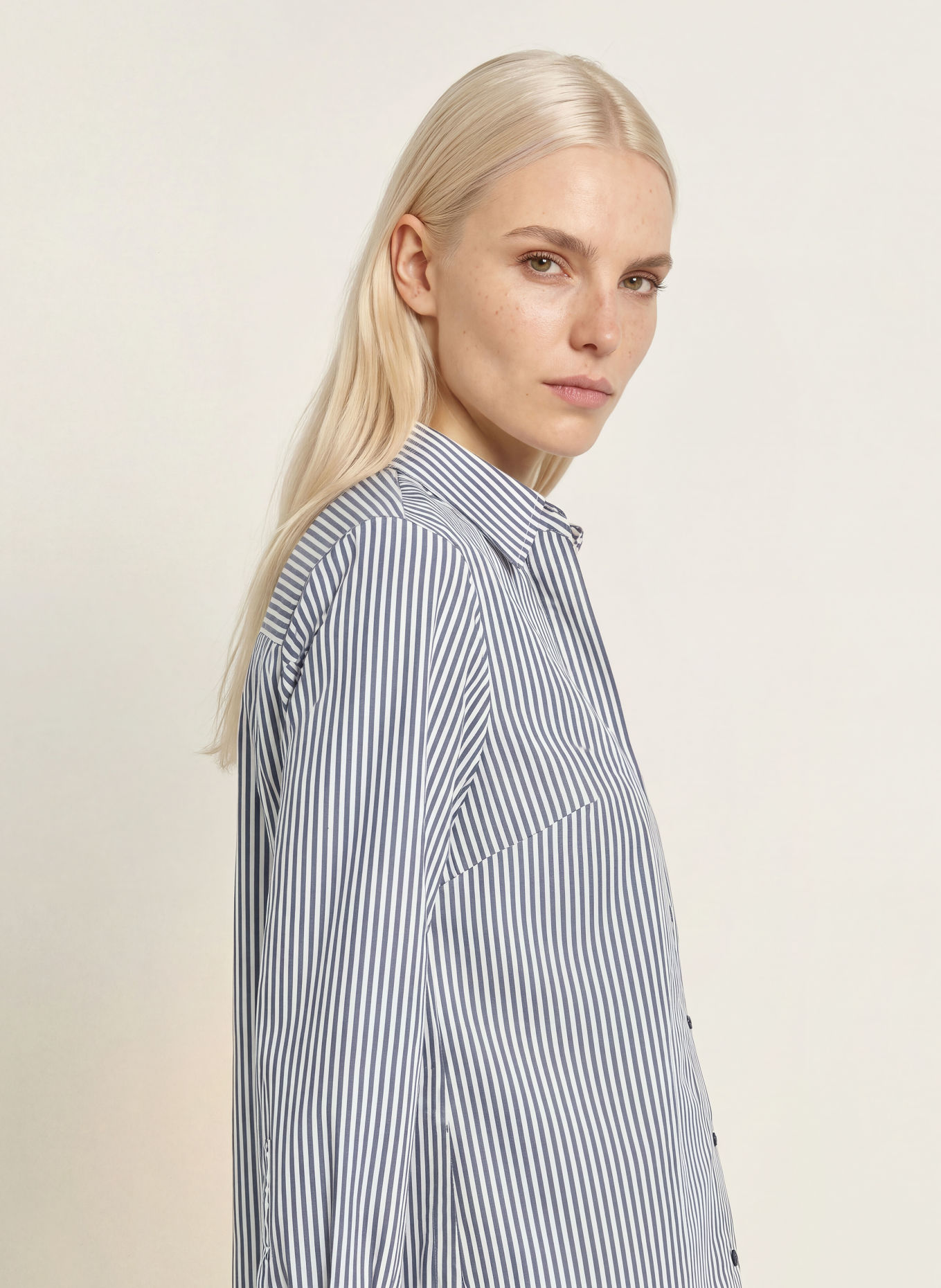 BRAX Overhemdblouse VICA GLAM: DONKERGRIJS / WIT