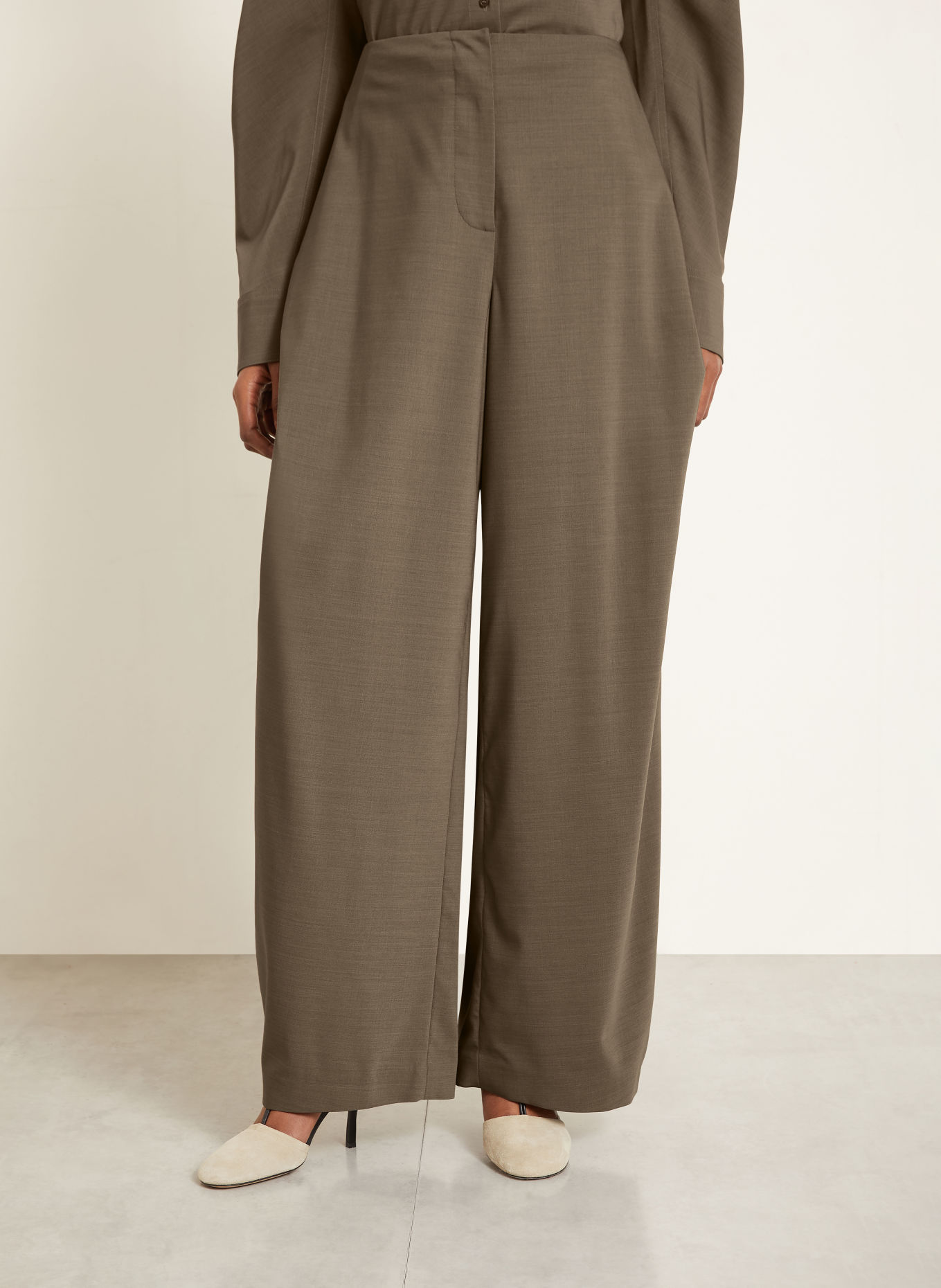 JACQUEMUS Marlenebyxor LE PANTALON CUBISTO: KHAKI
