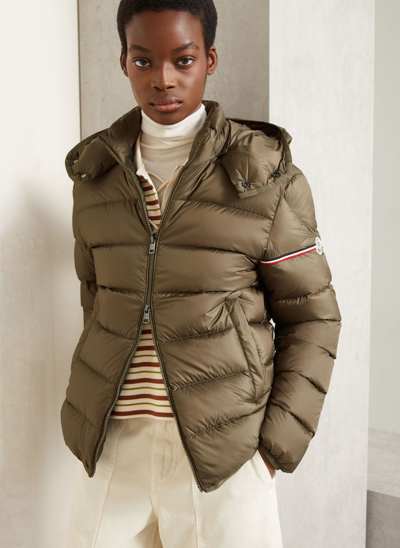 MONCLER Lightweight donsjas RAVENLOCK met afneembare capuchon: OLIJF