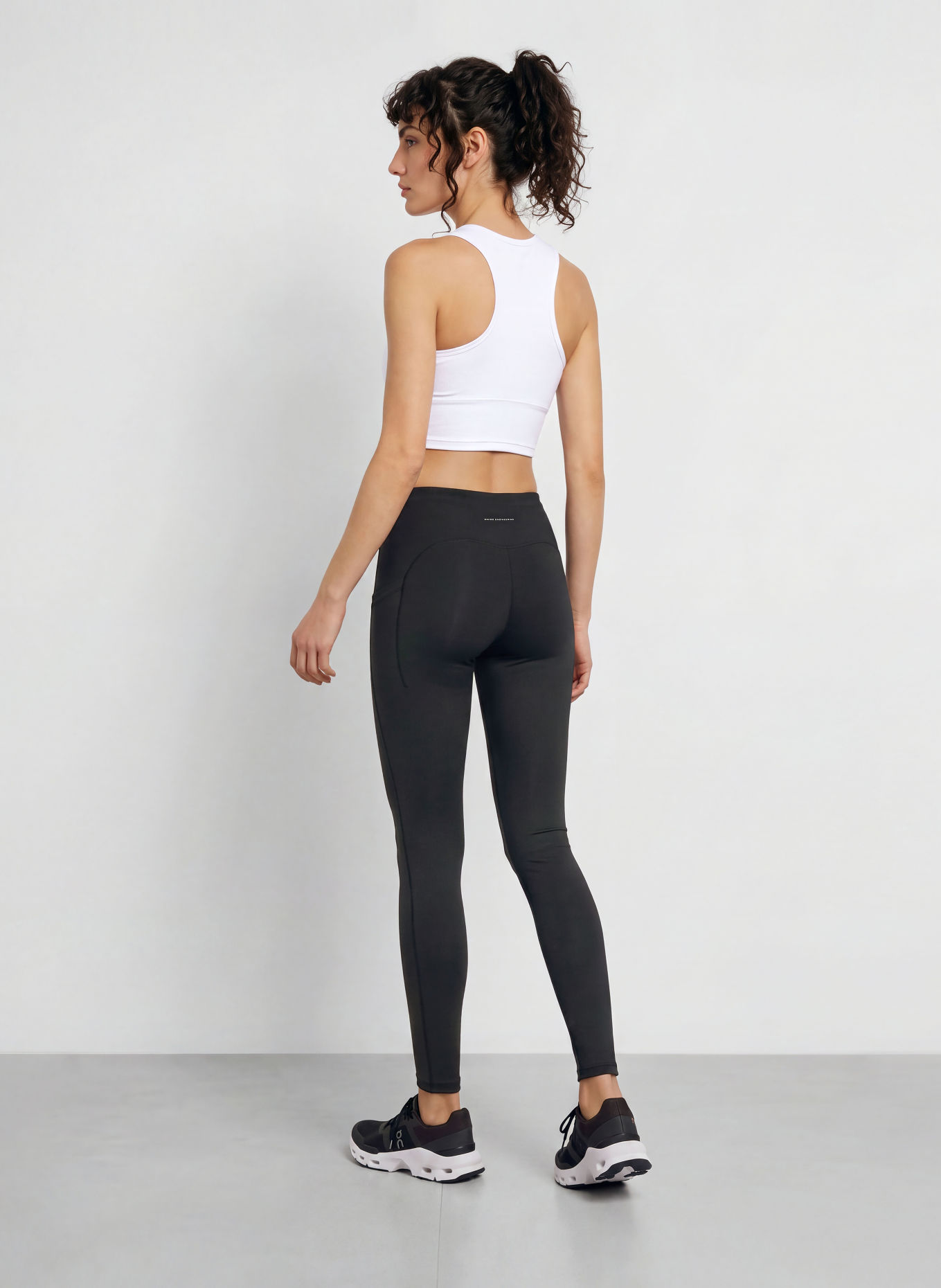 On TRAIN Leggings: BLACK