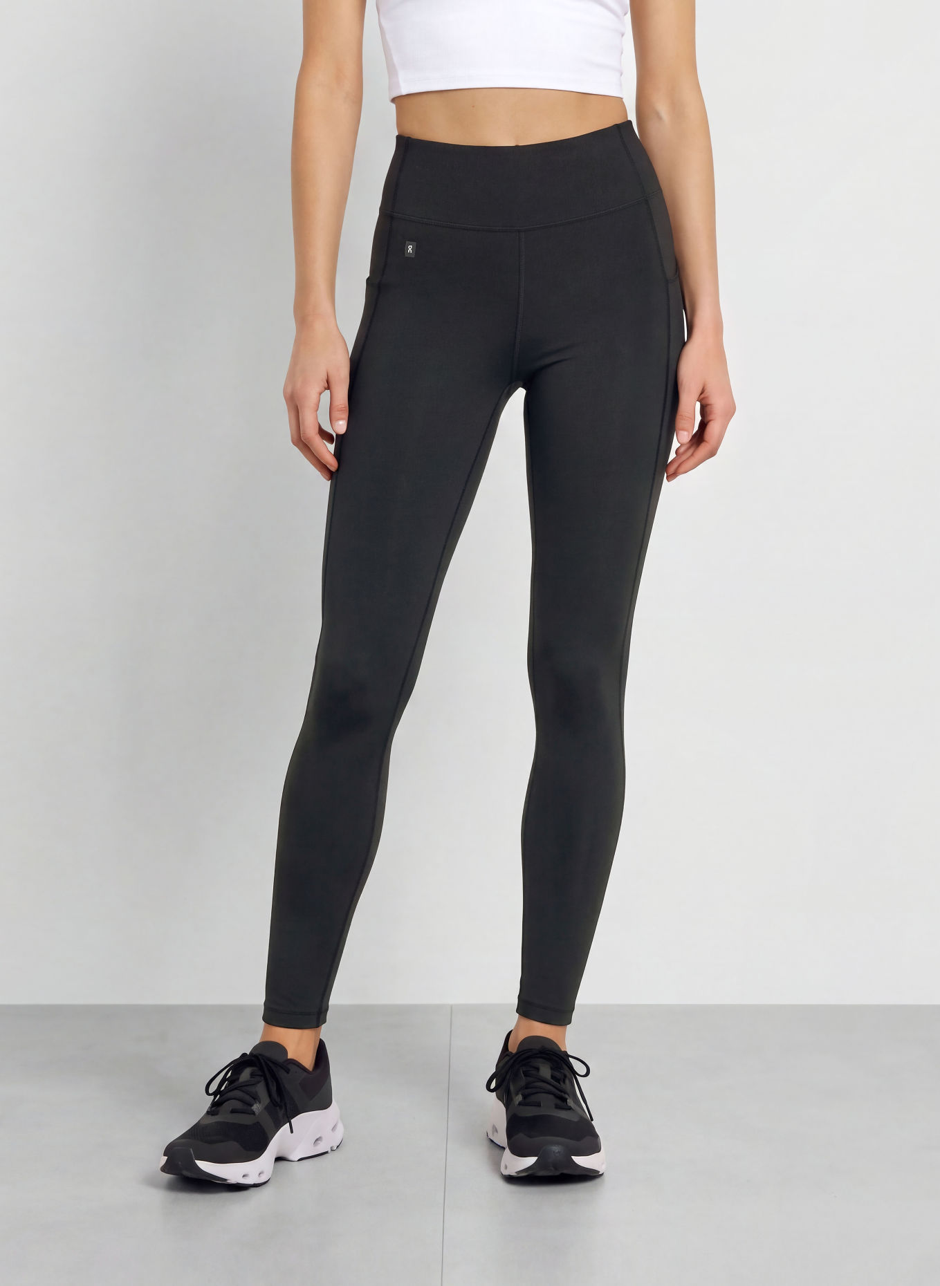 On TRAIN Leggings: BLACK