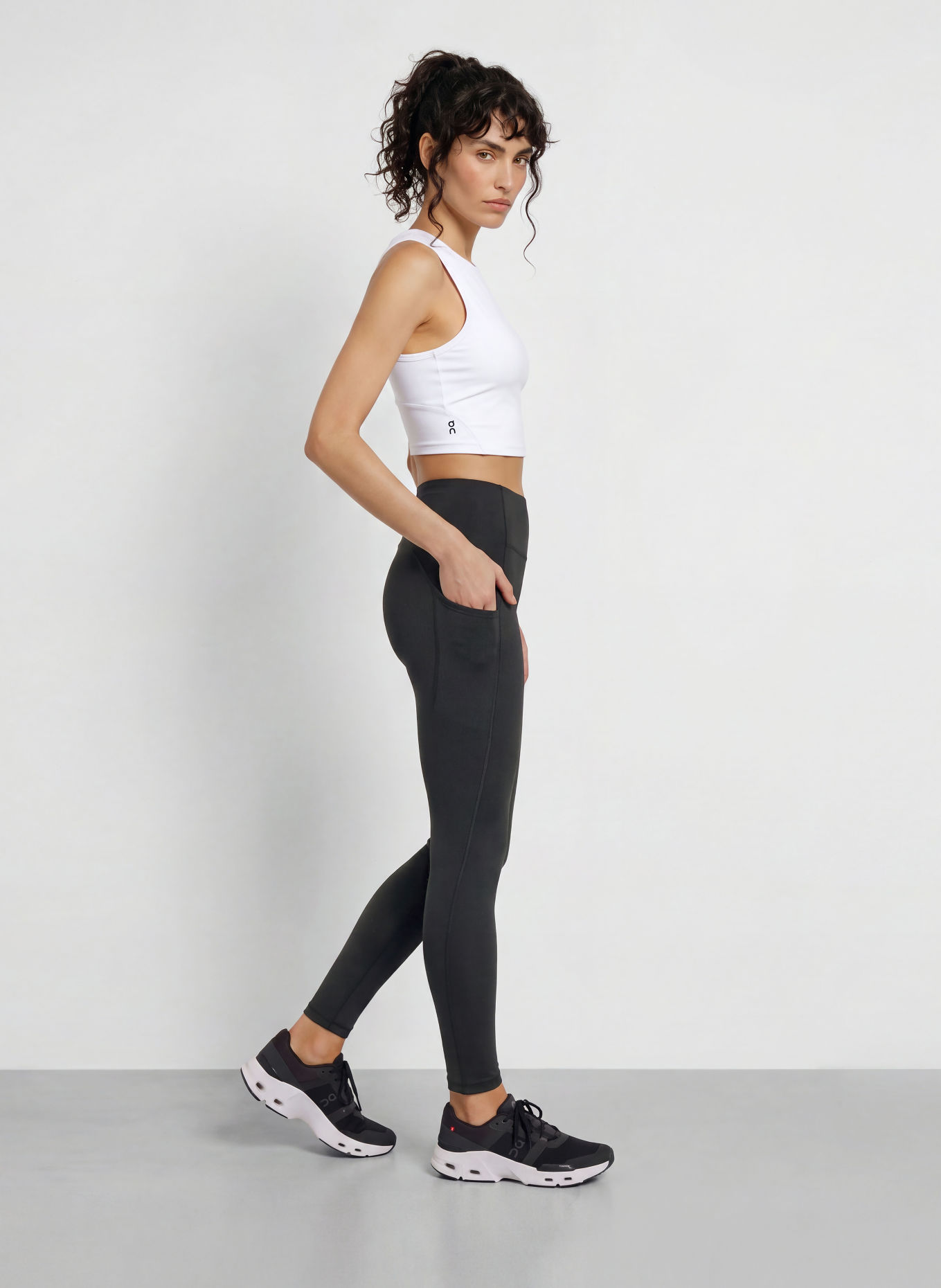 On TRAIN Leggings: BLACK