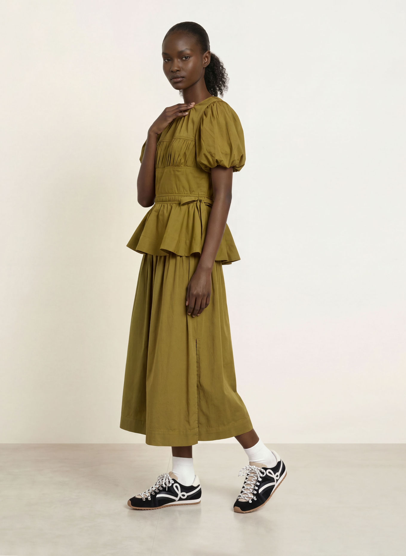 DAMSON MADDER. Rok JOSIE: OLIJF