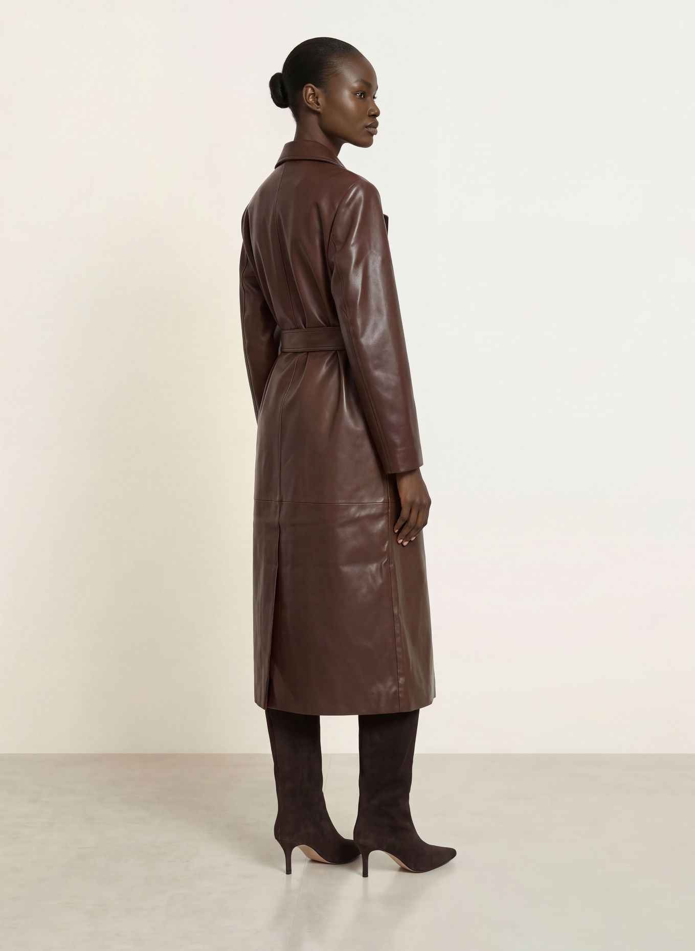 Source Unknown Trenchcoat BRIELLA in leerlook: DONKERROOD