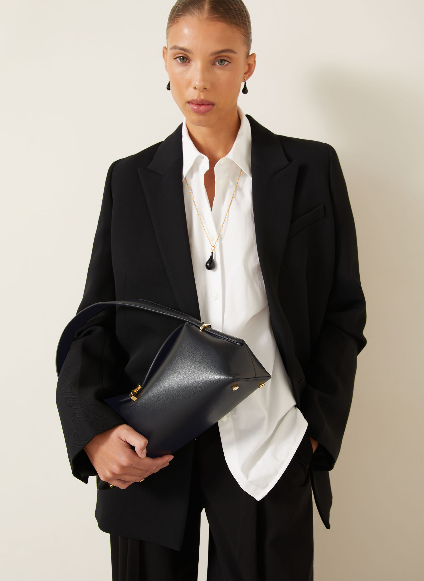 TOTEME Shoulder bag: BLACK / GOLD