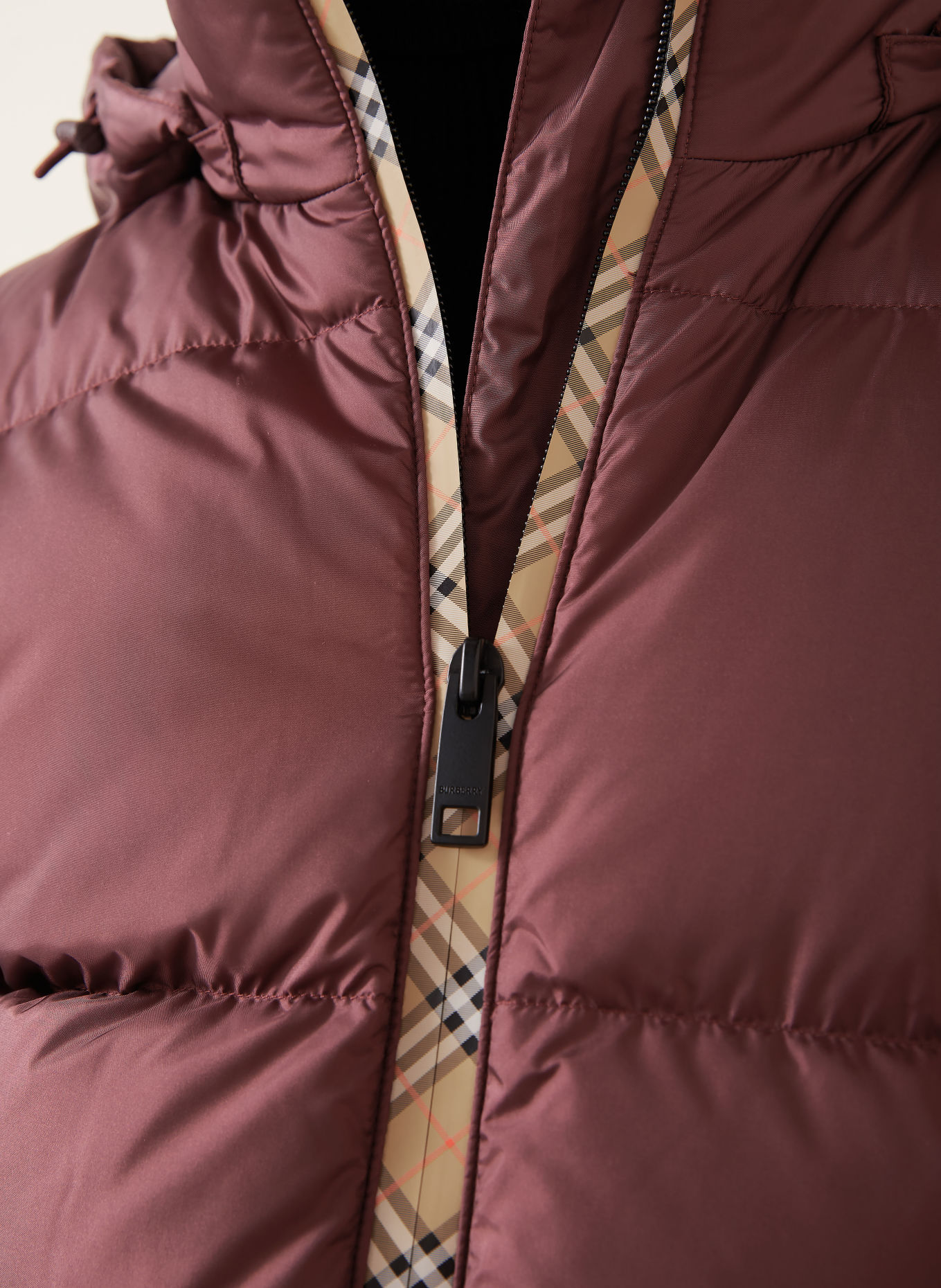 BURBERRY Daunenjacke mit abnehmbarer Kapuze: DUNKELLILA