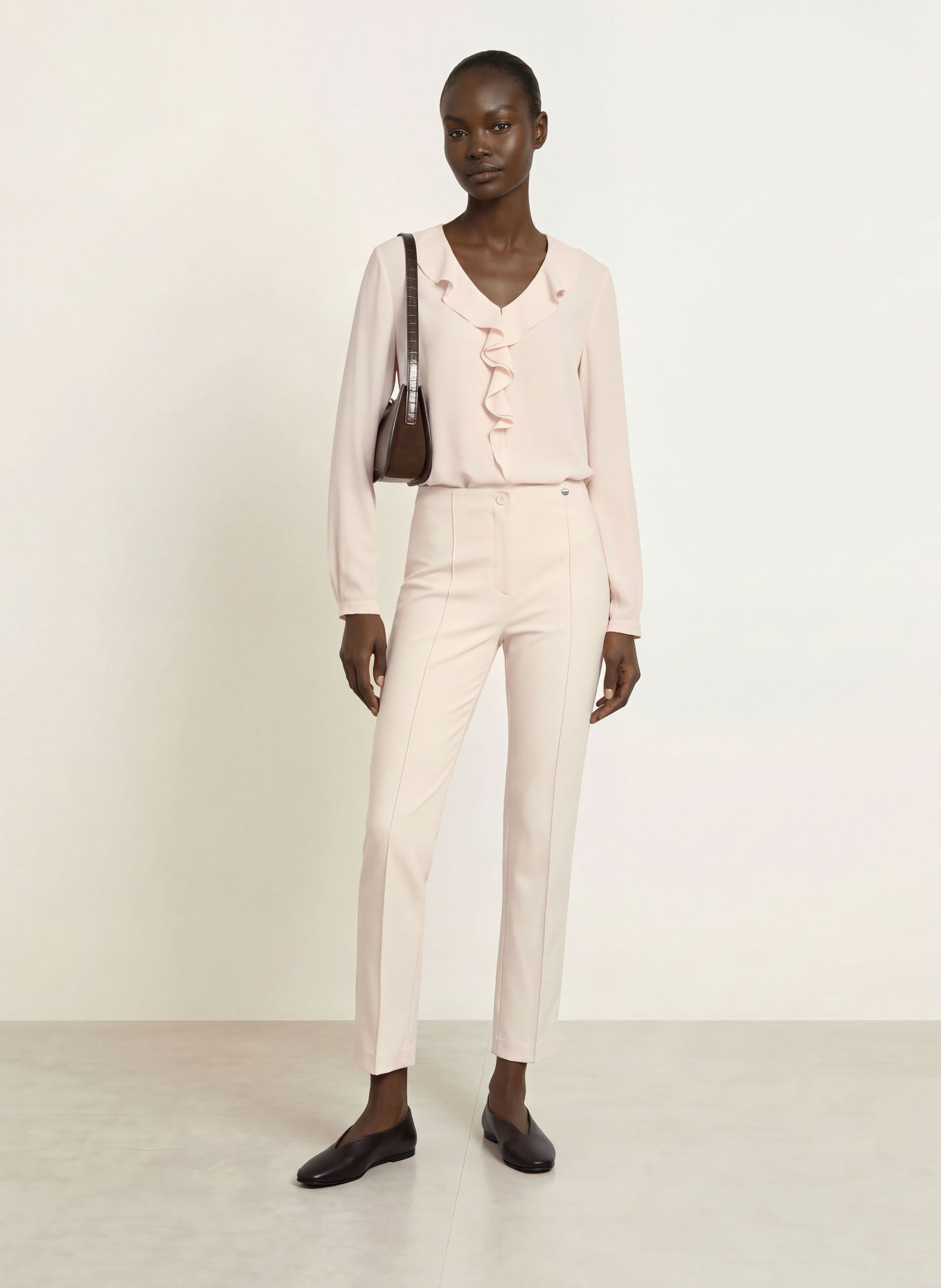 MARC CAIN Blouse en satin à volants: 153 Magnolia