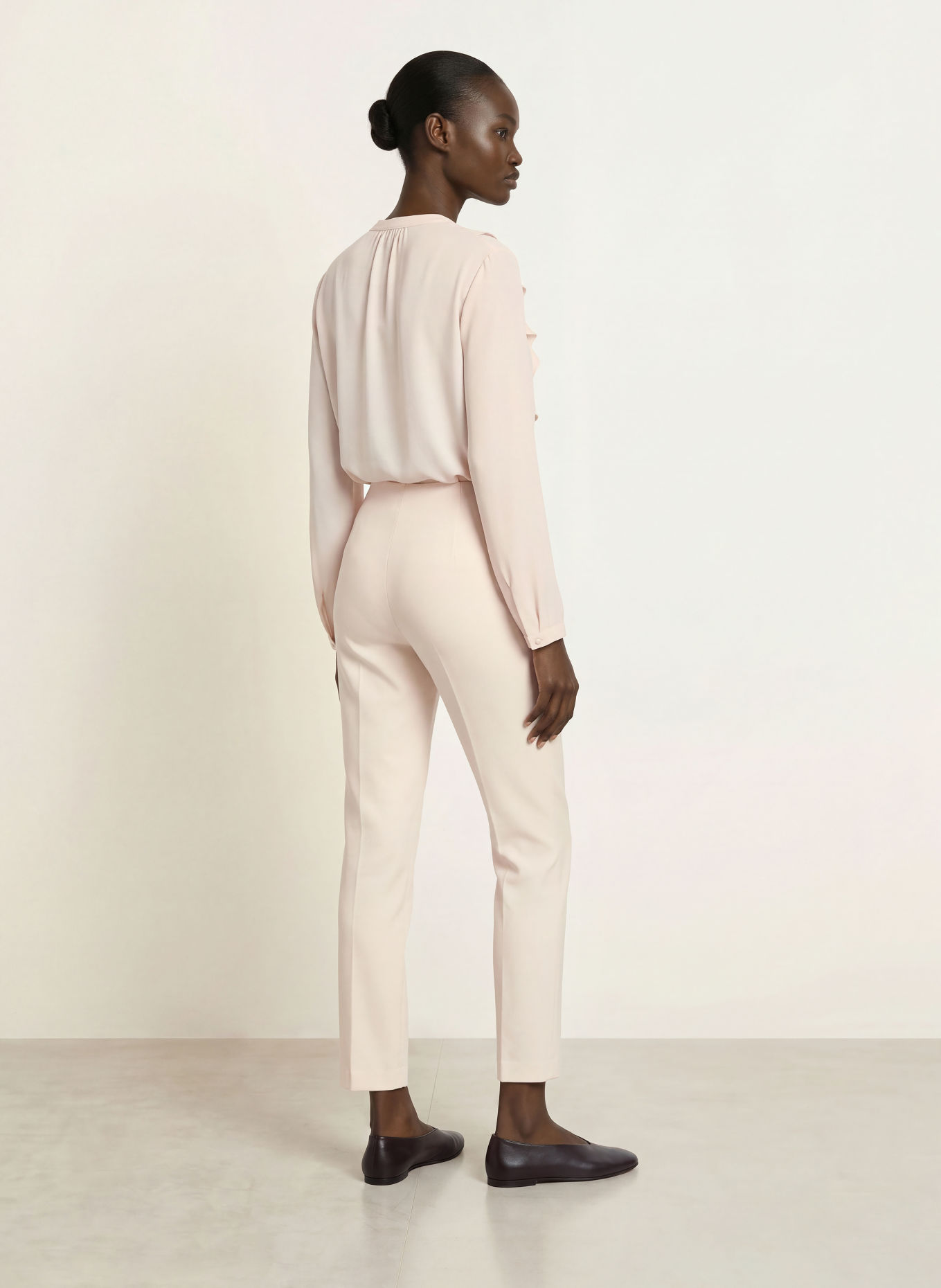 MARC CAIN Blouse en satin à volants: 153 Magnolia