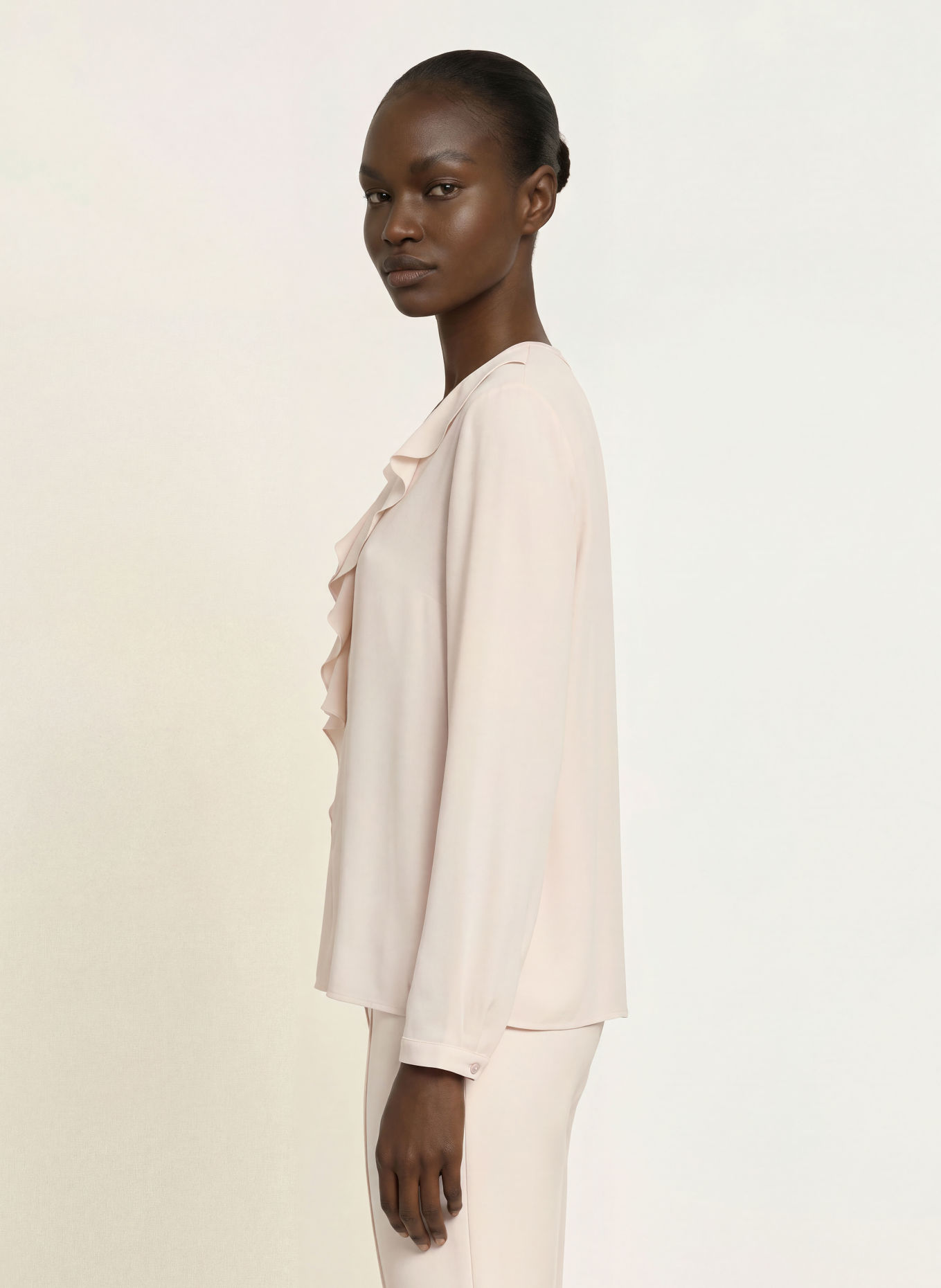 MARC CAIN Blouse en satin à volants: 153 Magnolia