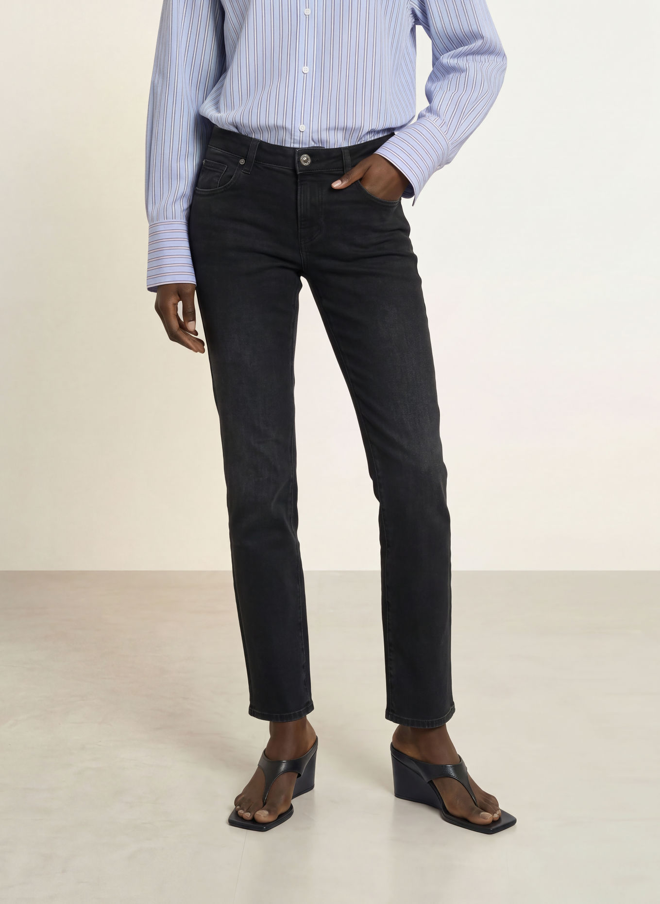 7 for all mankind Straight Jeans LOW CIGARETTE: 43V AFTERDARK