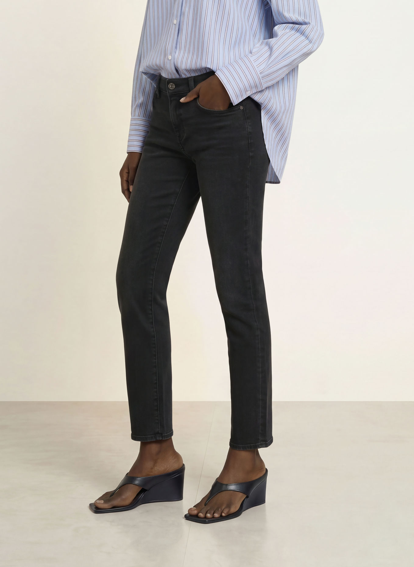7 for all mankind Straight Jeans LOW CIGARETTE: 43V AFTERDARK
