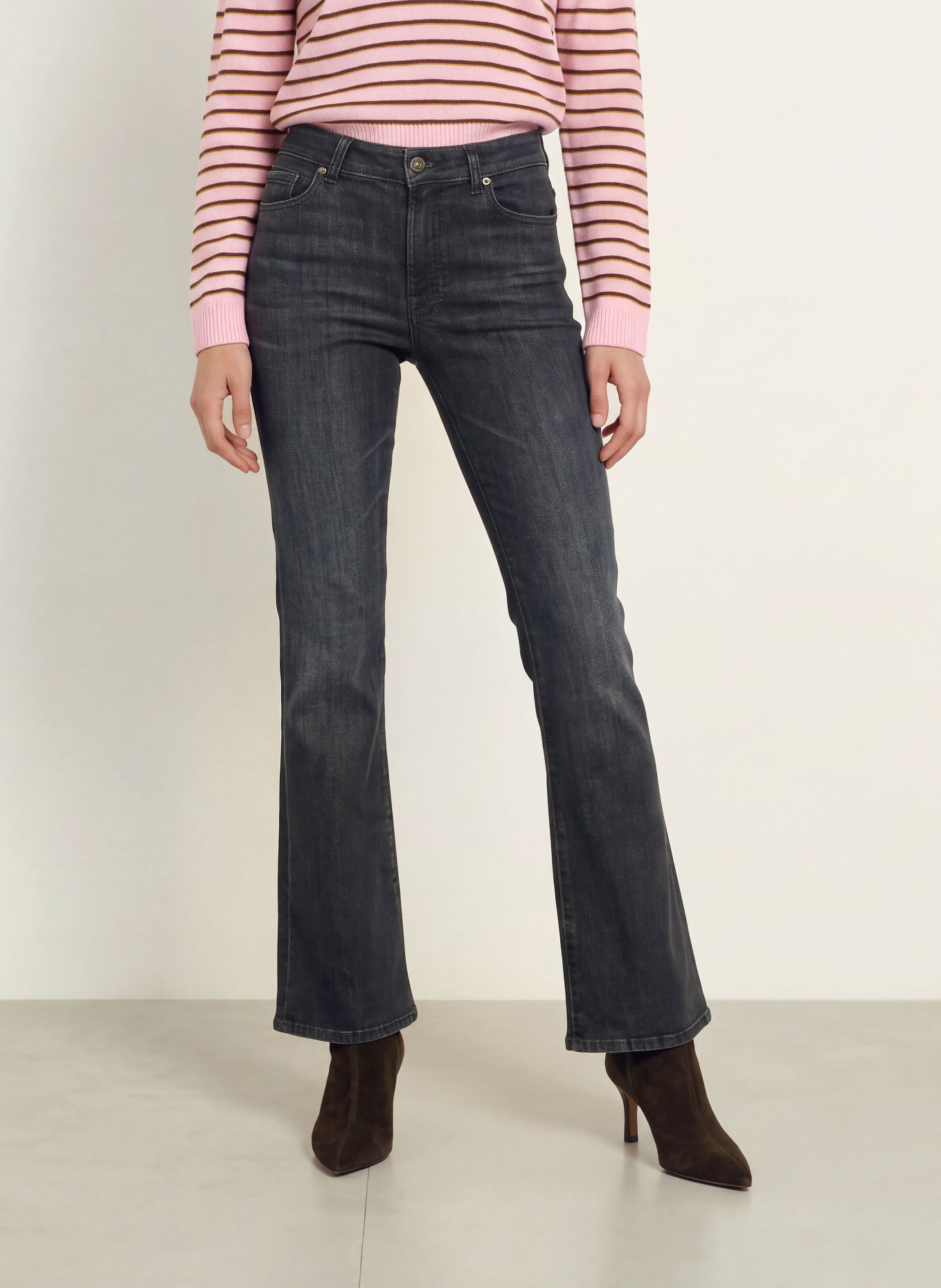 7 for all mankind Bootcut jeans THE LEGGY BOOTCUT: 45O BLACKOUT