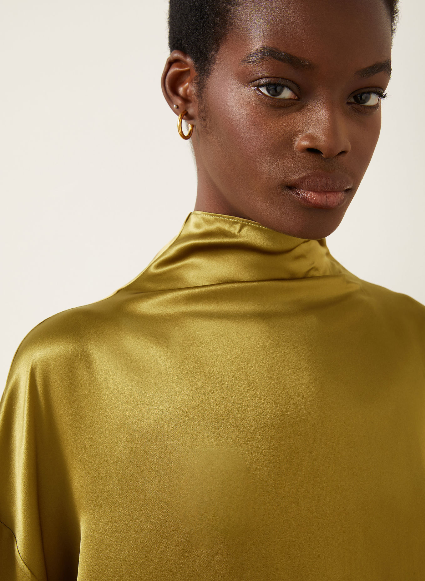 ARMARIUM Zijden blouseshirt GISELLA: OLIJF