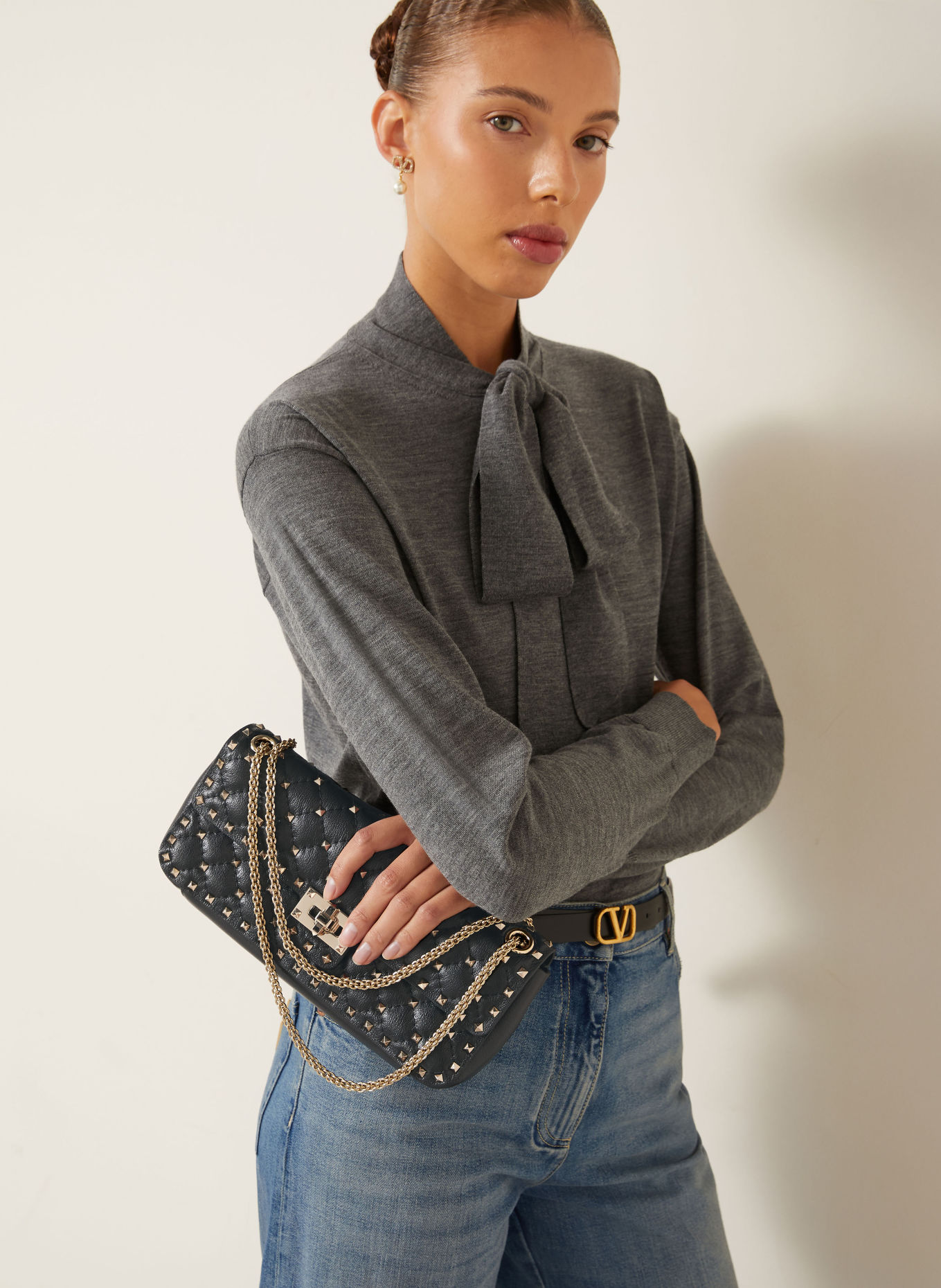 VALENTINO GARAVANI ROCKSTUD SPIKE Shoulder bag with Studs: BLACK / GOLD